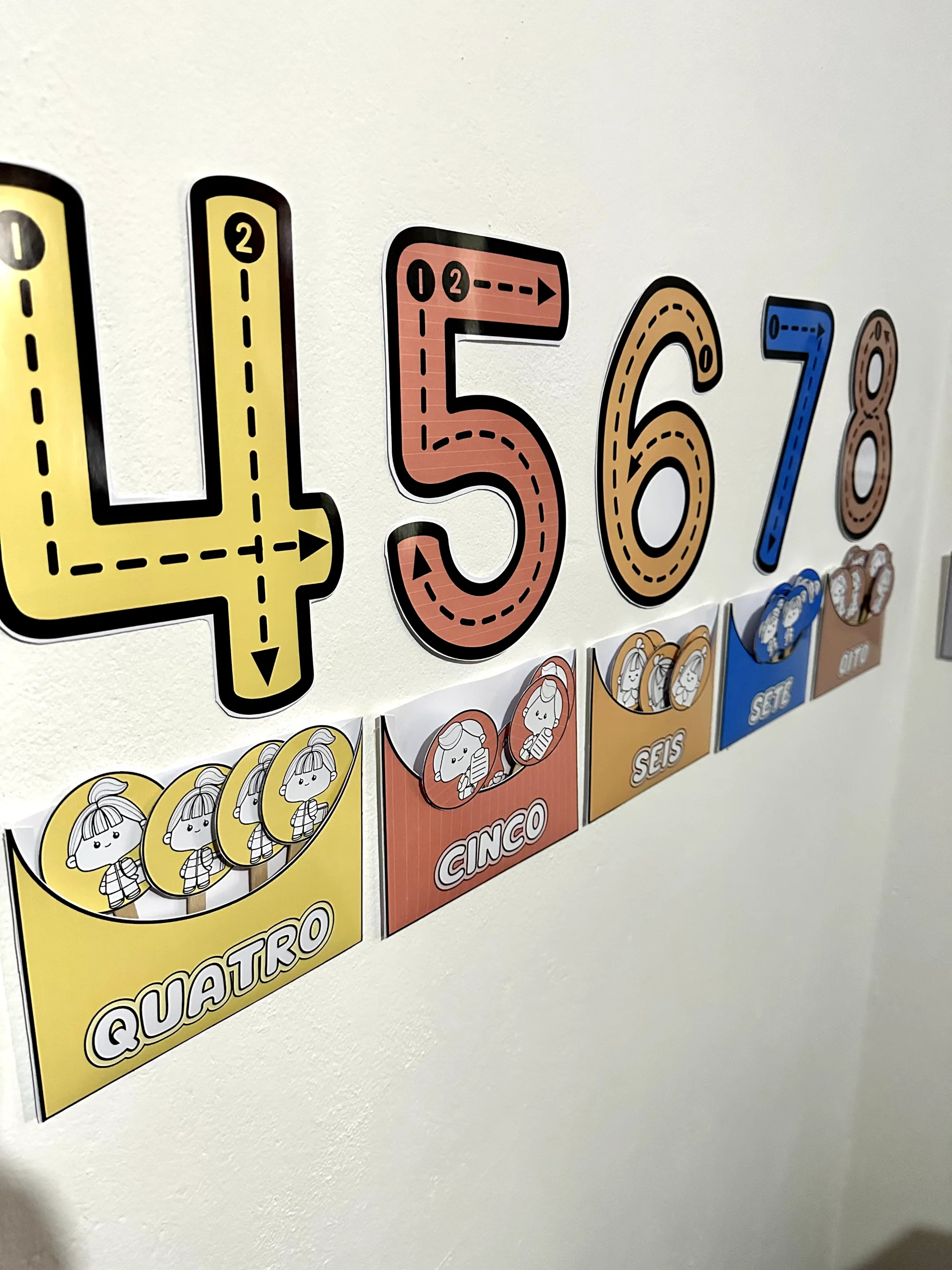 Numerais de Parede com Quantidades — amostra 4: Numerais de parede com representações de quantidades, opção para colorir e…