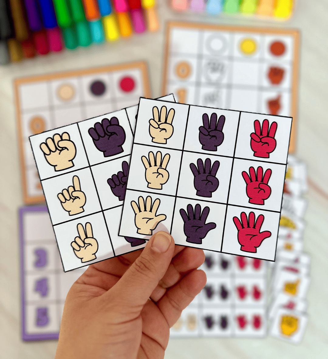 Números e Cores: 20 Fichas para Contagem com os Dedinhos — amostra 1: Números e cores para explorar as primeiras contagens