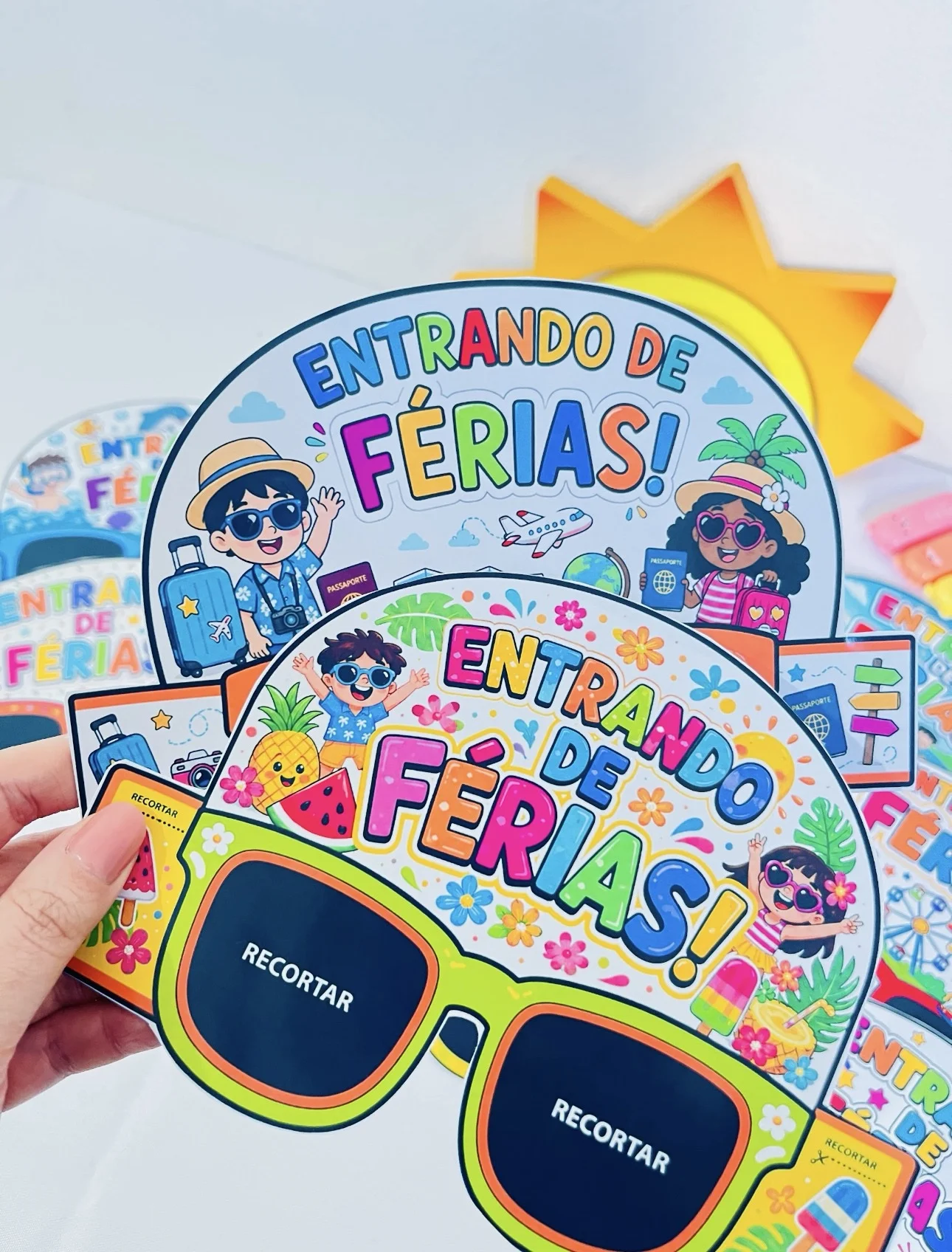Óculos de férias — amostra 2: ✨ ÓCULOS ENTRANDO EM FÉRIAS ✨ Uma lembrancinha divertida, colorida e perfeita para comemorar…