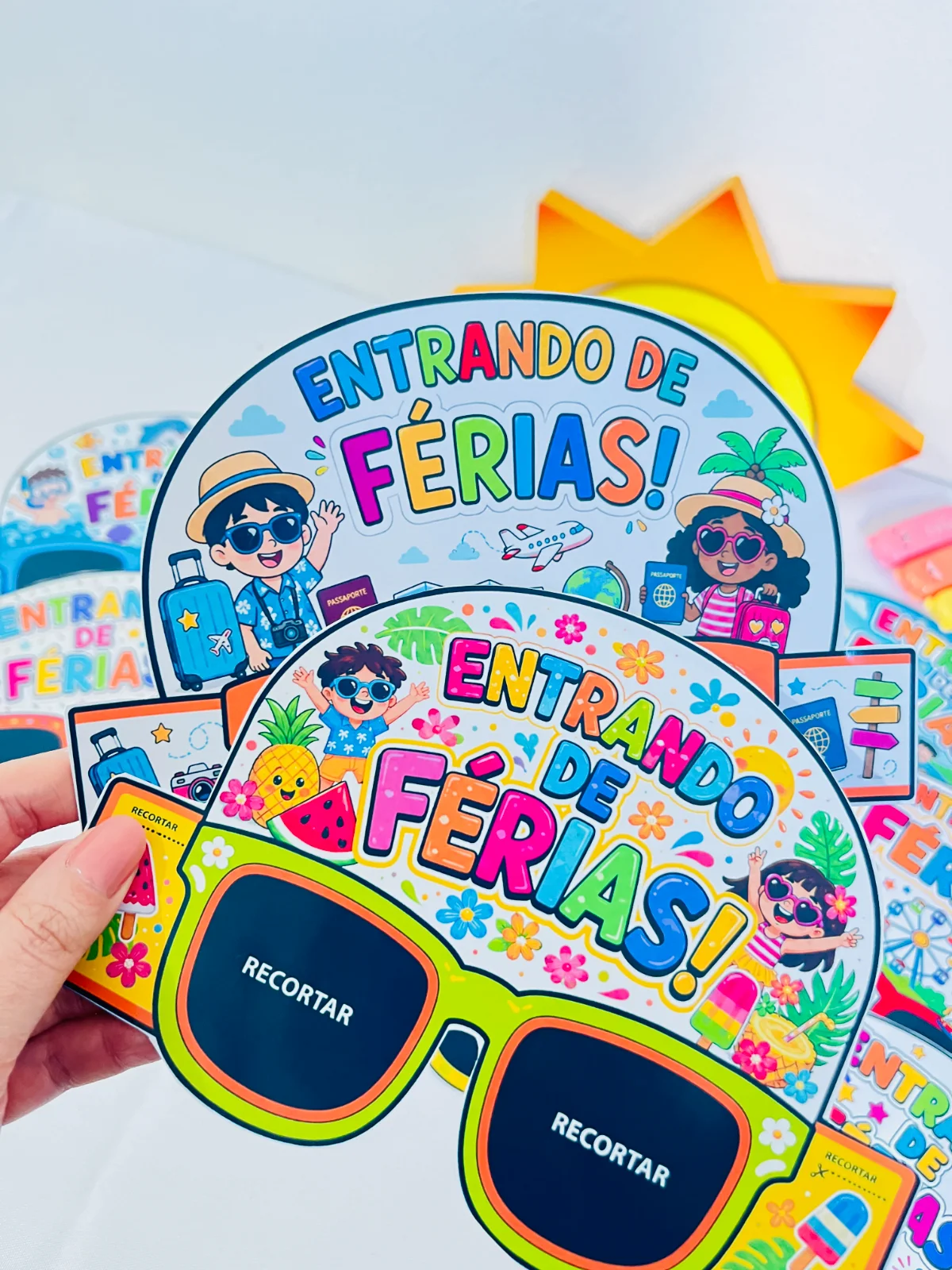 ✨ ÓCULOS ENTRANDO EM FÉRIAS ✨ — amostra 1: Uma lembrancinha divertida, colorida e perfeita para comemorar o fim do semestre…