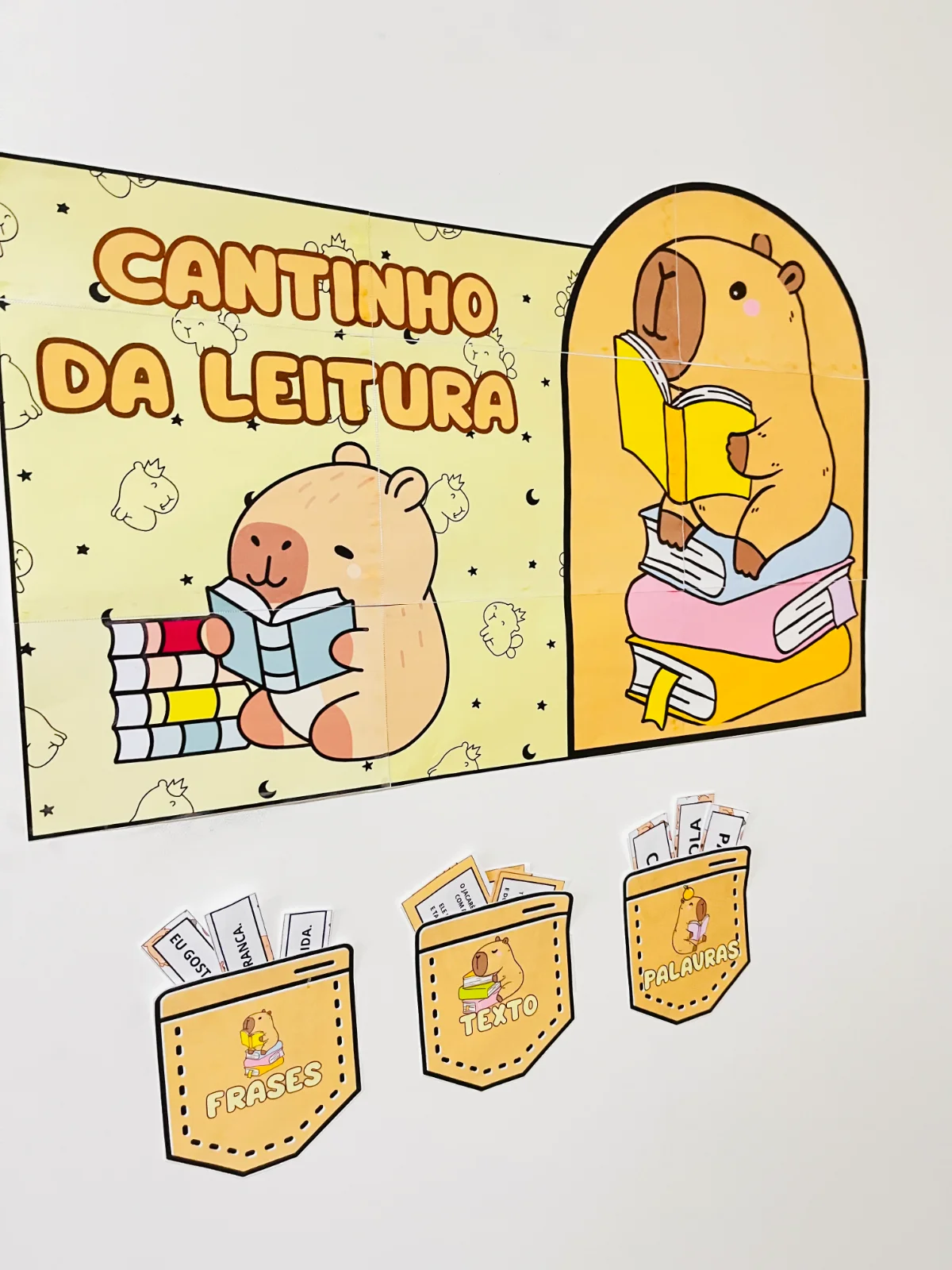 Painel Cantinho da Leitura – Tema Capivara — amostra 1: Painel Cantinho da Leitura – Tema Capivaras , um recurso decorativo…
