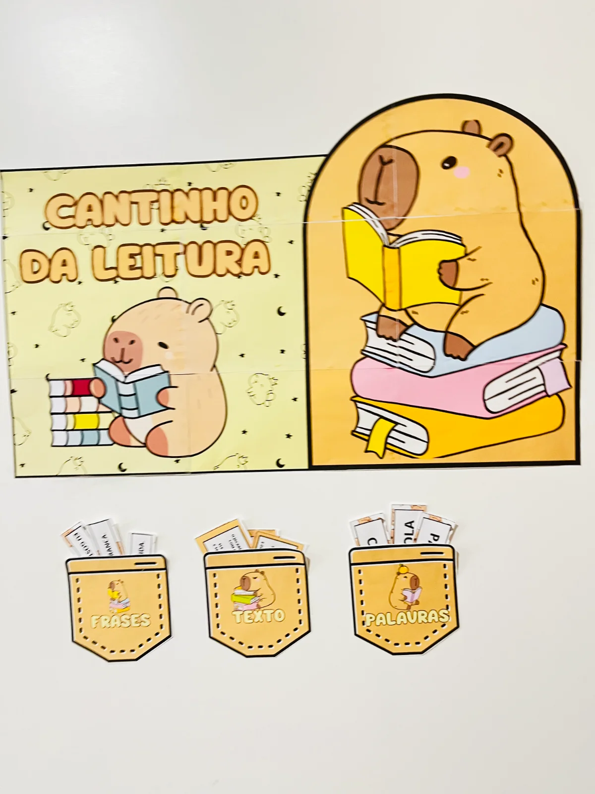 Painel Cantinho da Leitura – Tema Capivaras — amostra 1: O Painel Cantinho da Leitura – Tema Capivaras foi criado para…