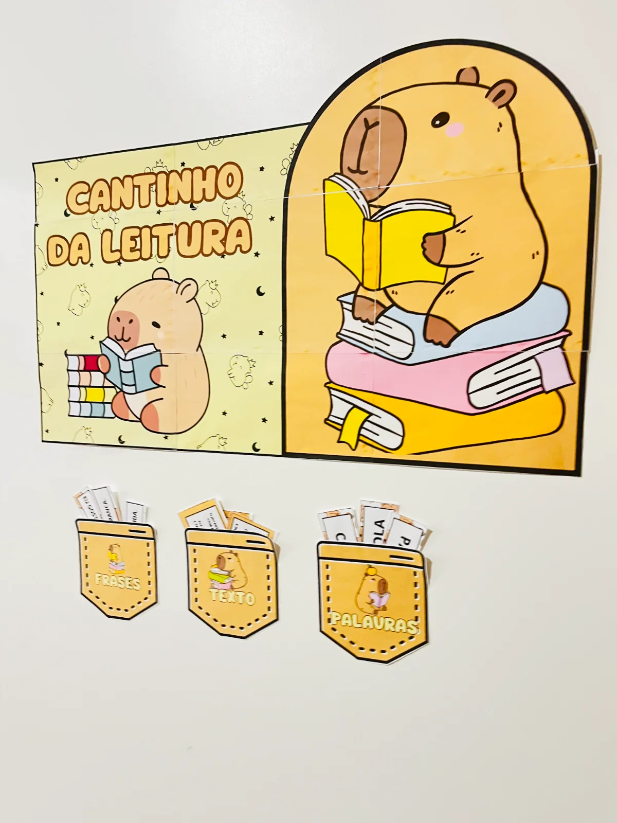 Painel Cantinho da Leitura – Tema Capivaras — amostra 2: O Painel Cantinho da Leitura – Tema Capivaras foi criado para…