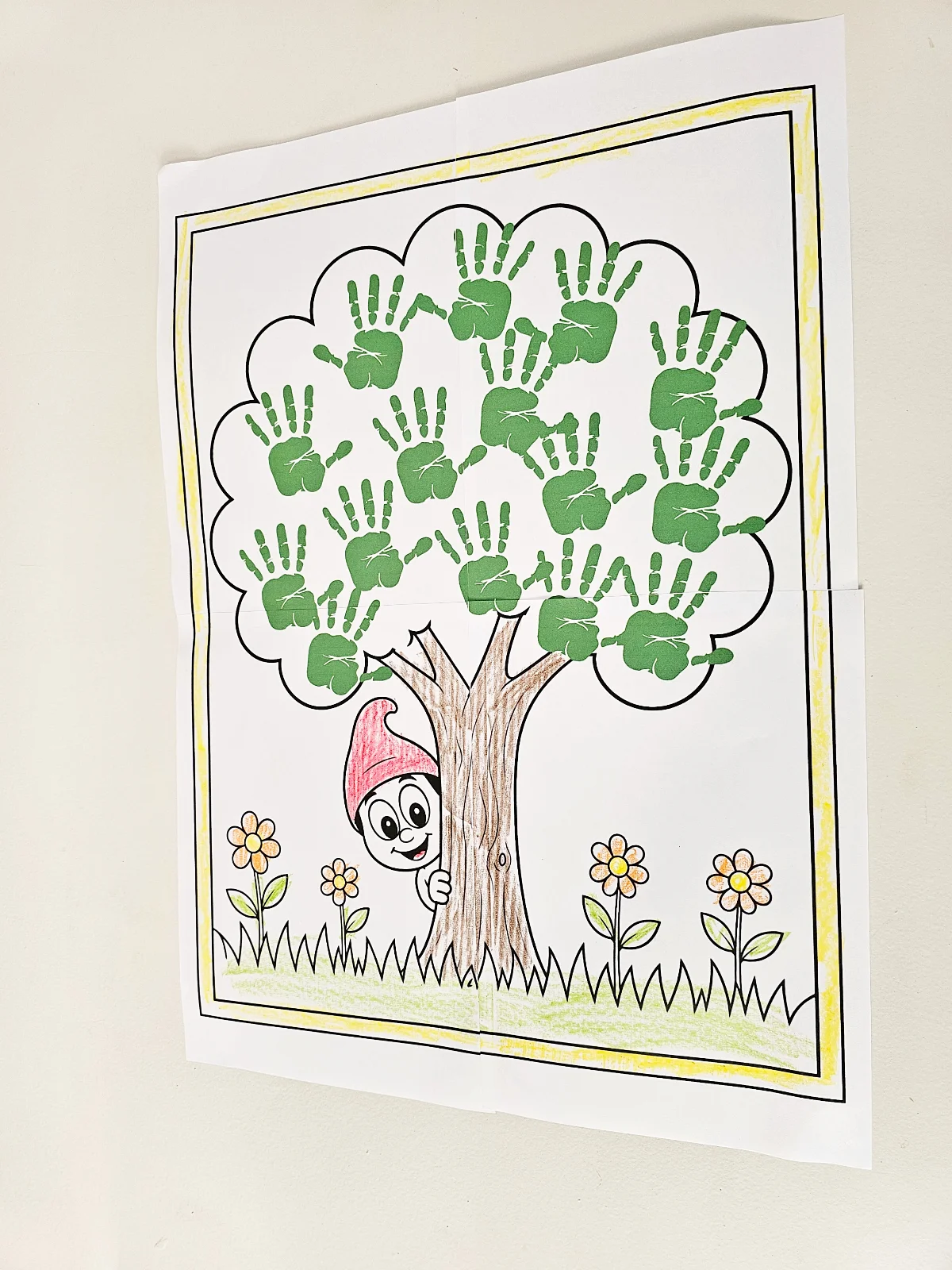 Painel Coletivo Folclore Saci Pererê: Árvore com Carimbo de Mãos (9 — amostra 1: Crie um mural incrível, colaborativo e…