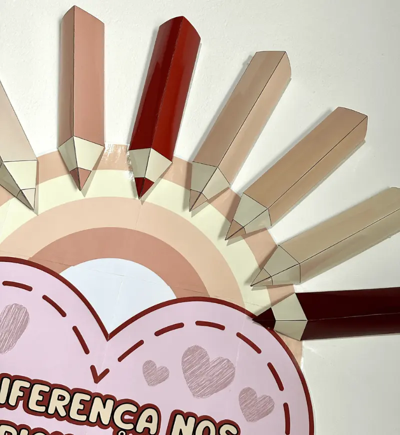 Painel Consciência Negra em PDF com Lápis 3D para Colorir — amostra 3: Como usar o painel em sala de aula