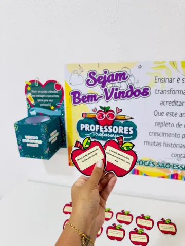 PAINEL DE ACOLHIDA pPainel– SEJAM BEM-VINDOS, PROFESSORES✨ — amostra 3: Este material pedagógico foi pensado com carinho…