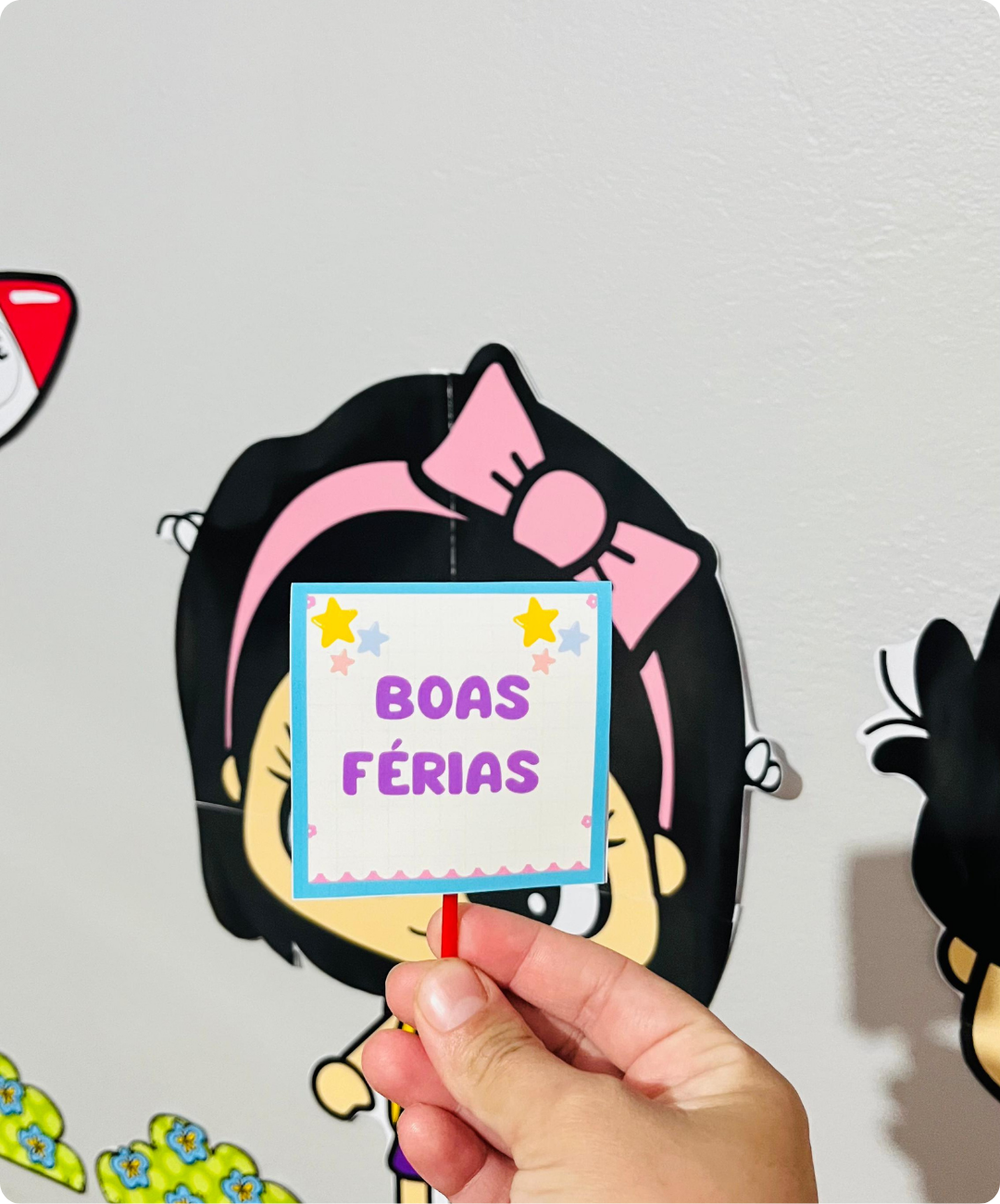 Painel de férias para imprimir com lembrancinhas — amostra 6: Prepare a sala para a chegada das férias com um painel em PDF…