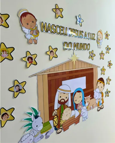 Painel de Natal com Presépio e Fotos das Crianças para Imprimir — amostra 1: Painel de Natal com Presépio em PDF,…
