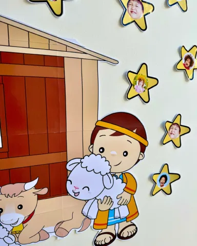 Painel de Natal com Presépio e Fotos das Crianças para Imprimir — amostra 4: Painel de Natal com Presépio em PDF,…