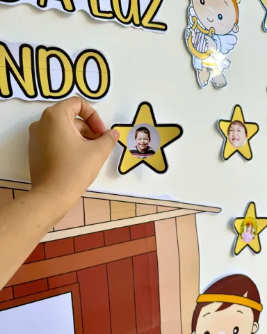 Painel de Natal com Presépio e Fotos das Crianças para Imprimir — amostra 5: Painel de Natal com Presépio em PDF,…