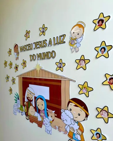 Painel de Natal com Presépio e Fotos das Crianças para Imprimir — amostra 6: Painel de Natal com Presépio em PDF,…