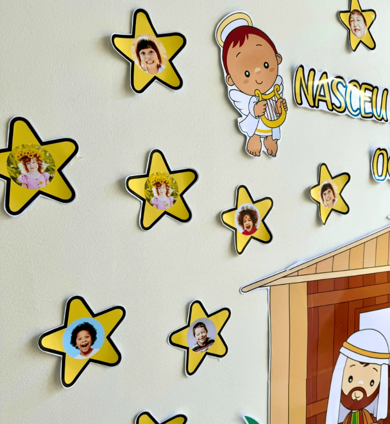 Painel de Natal Cristão com Presépio e Fotos das Crianças — amostra 5: Decore a sala e explore o Natal cristão com um…