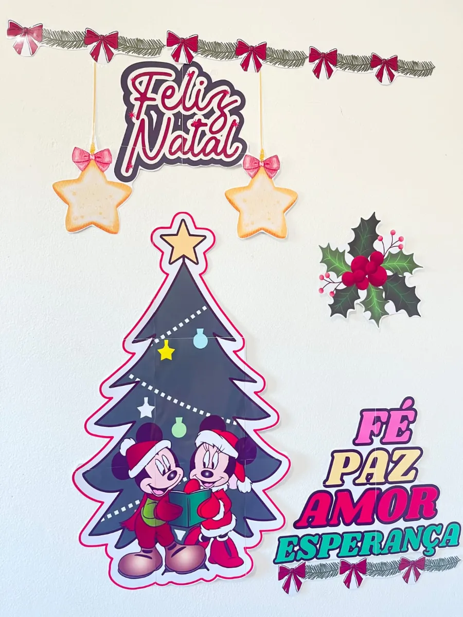 Painel de Natal Mickey e Minnie PDF — amostra 1: Painel de Natal Mickey e Minnie em PDF para imprimir, ideal para decorar a…