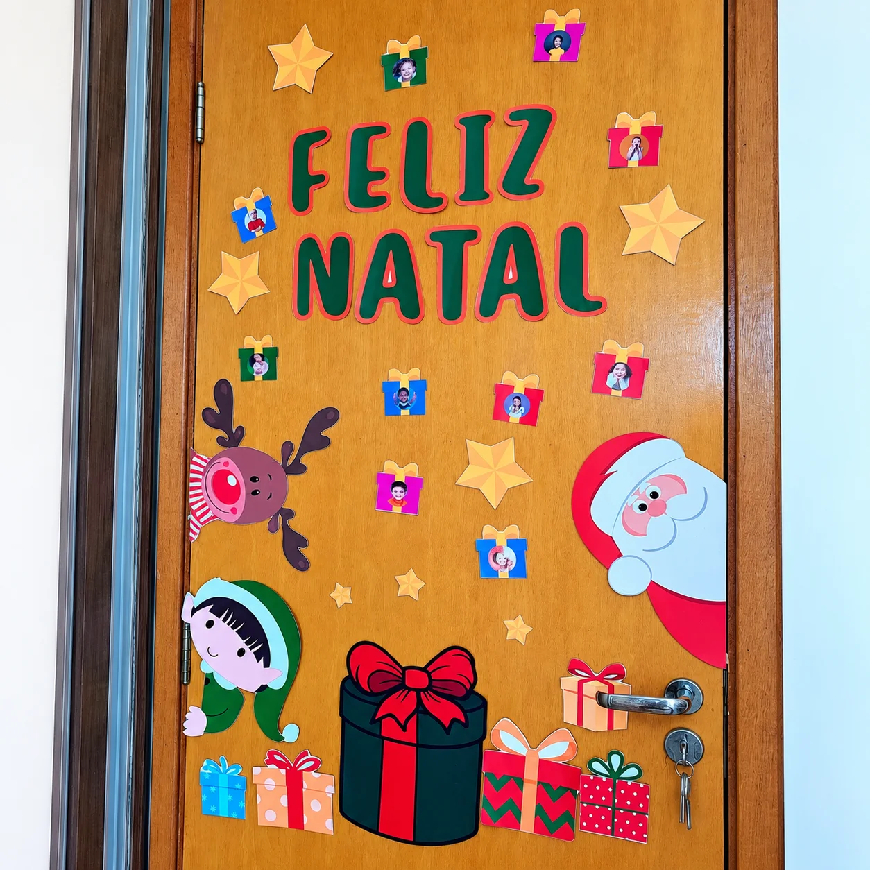 Painel de Natal para Porta da Sala de Aula – Para Imprimir — amostra 1: 🎄 Prepare uma decoração de Natal encantadora e…