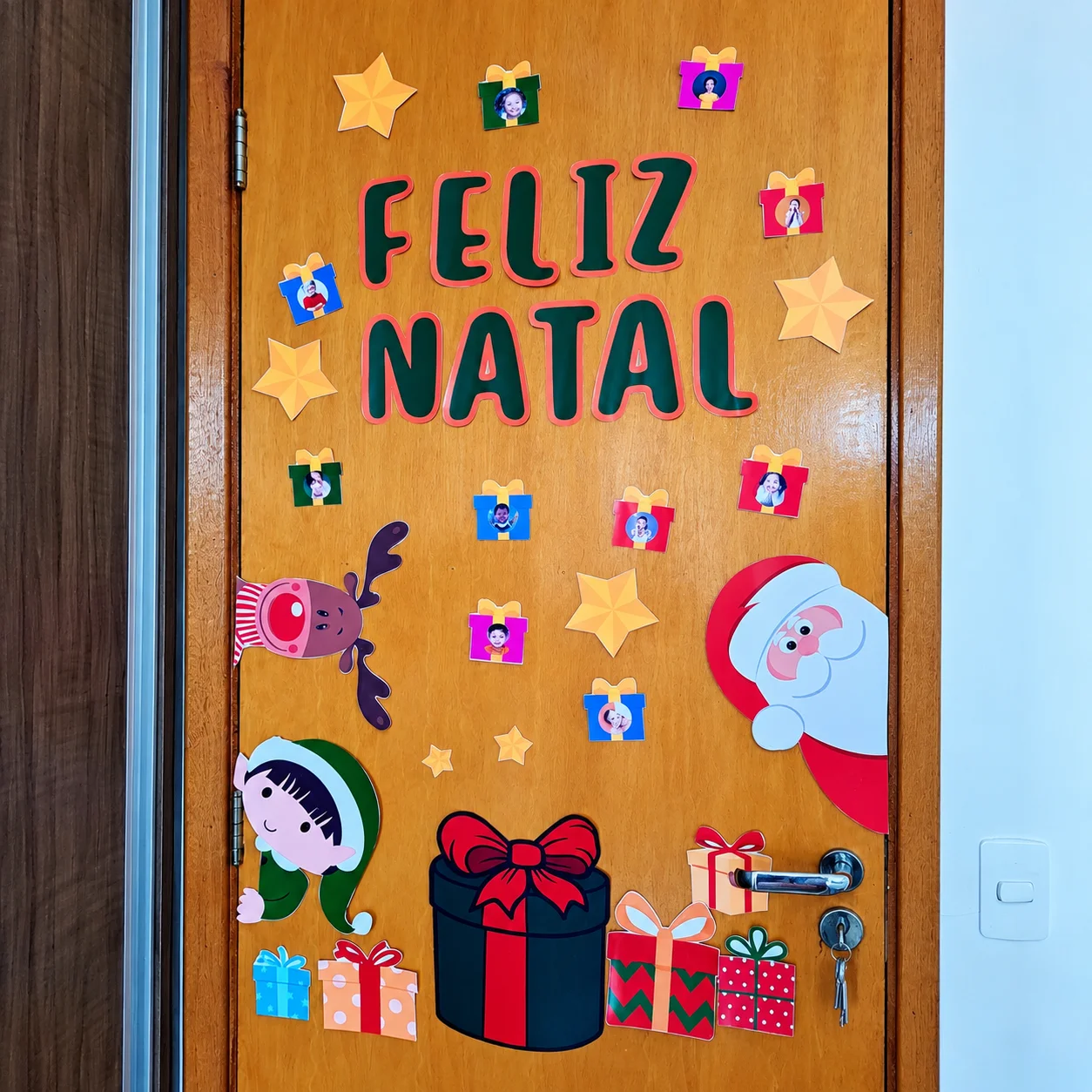 Painel de Natal para Porta da Sala de Aula – Para Imprimir — amostra 2: Decore a porta da sala de aula com um lindo painel…