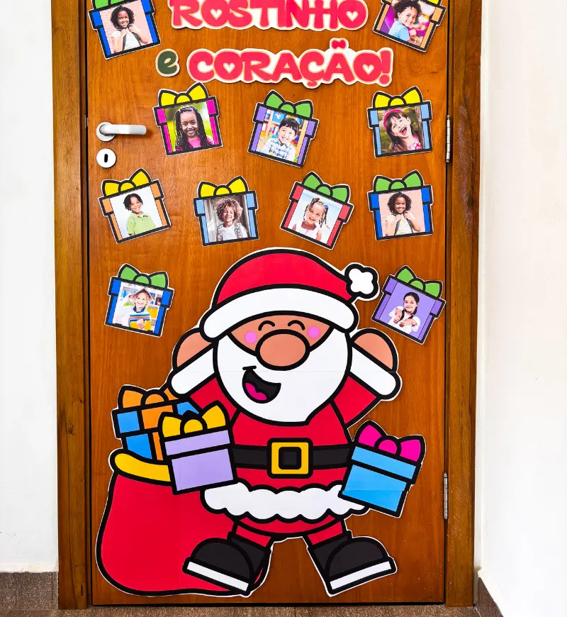 Painel de porta de Natal: Presentes de Natal com fotos — Datas comemorativas para Educação Infantil: Crie uma recepção…