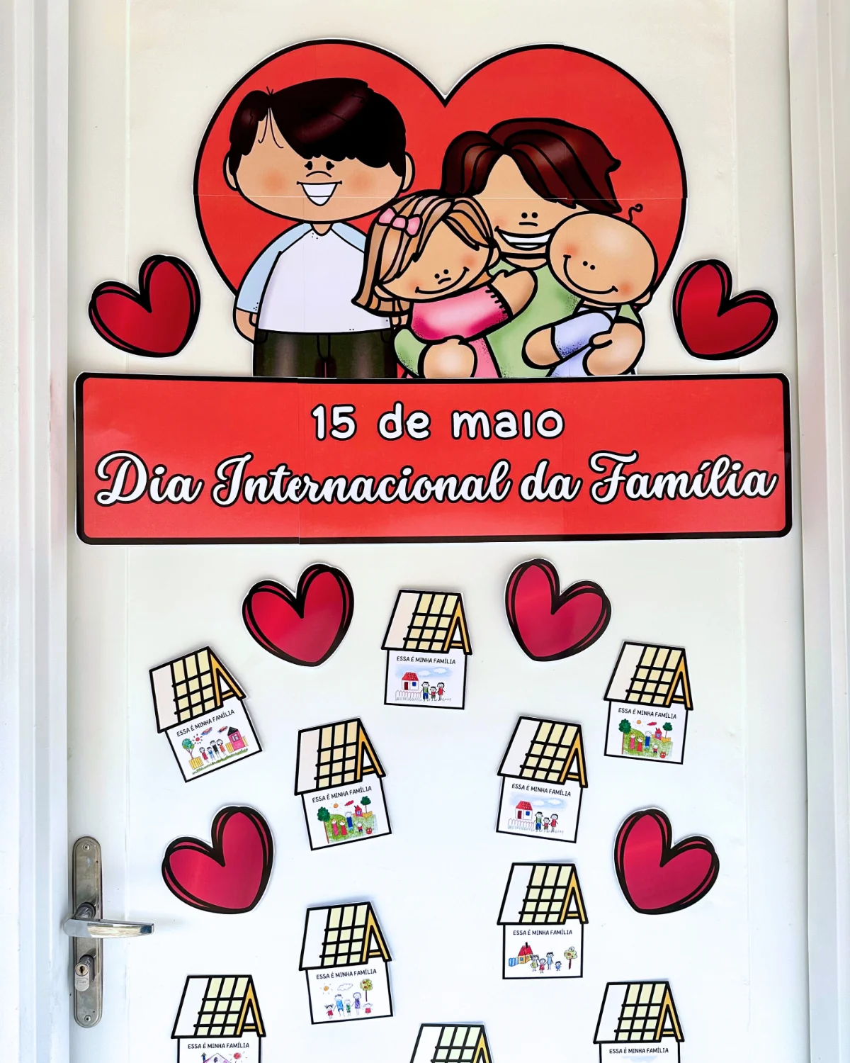 Painel de Porta dia da Família – PDF para Imprimir — amostra 5: Arquivo para decoração de porta tema Dia Internacional da…