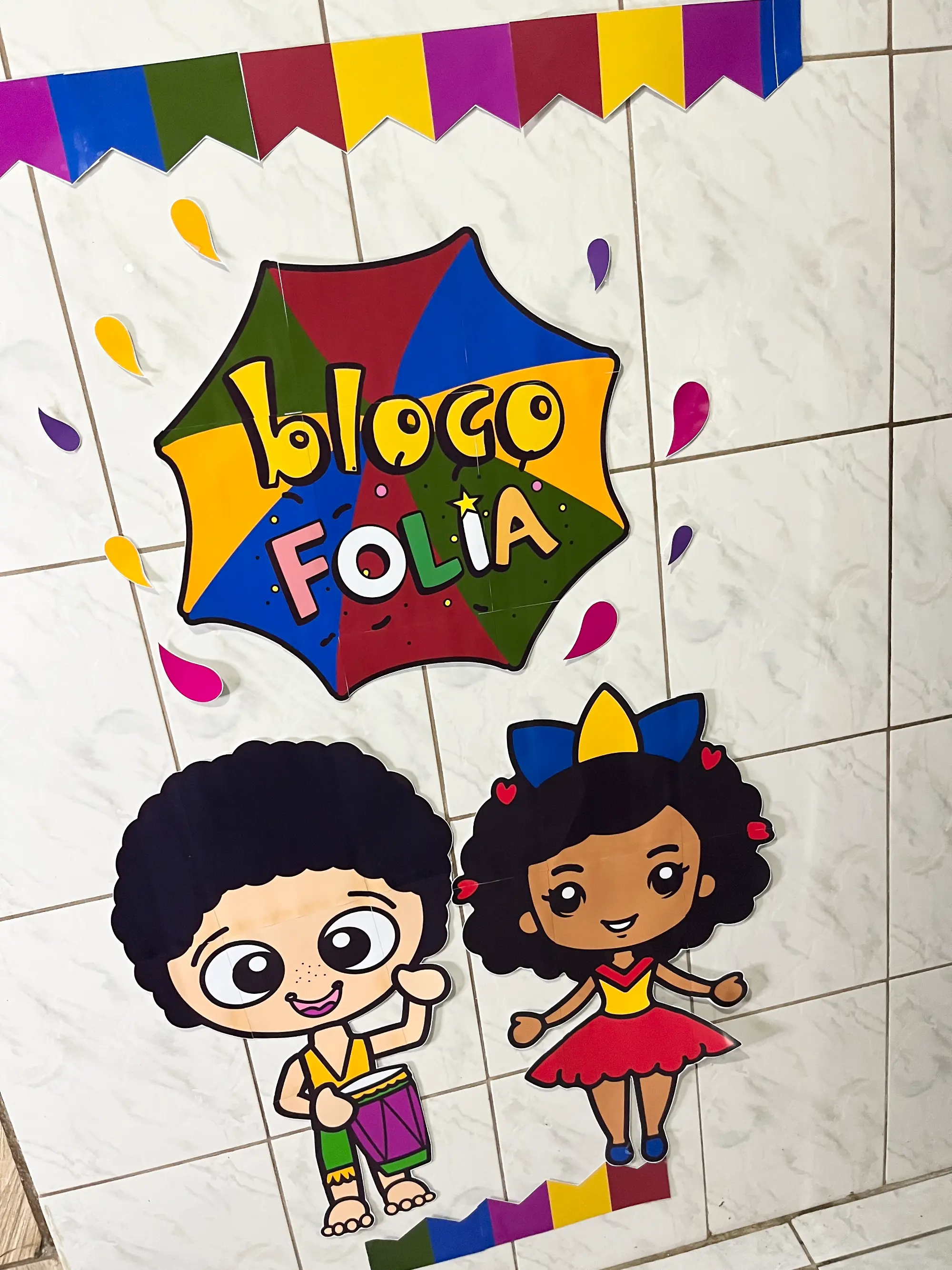 Painel de Porta e Parede Carnaval – Decoração Carnavalesca Colorida — amostra 1: Painel decorativo de porta e parede com…