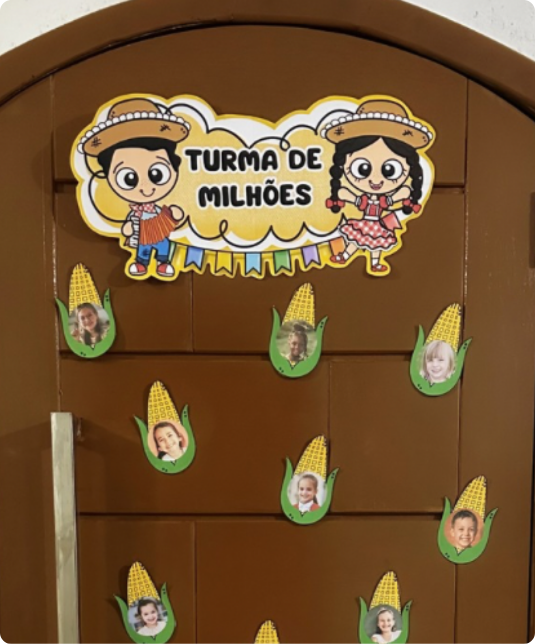 Painel de porta junino para imprimir — amostra 1: Uma porta com clima de festa junina