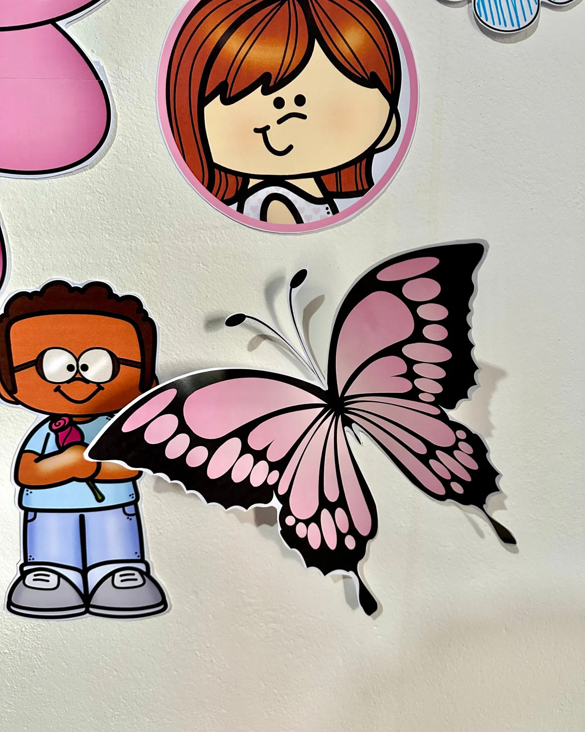 Painel Decorativo - Dia Internacional da Mulher — amostra 4: O painel acompanha flores e borboletas para colorir,…