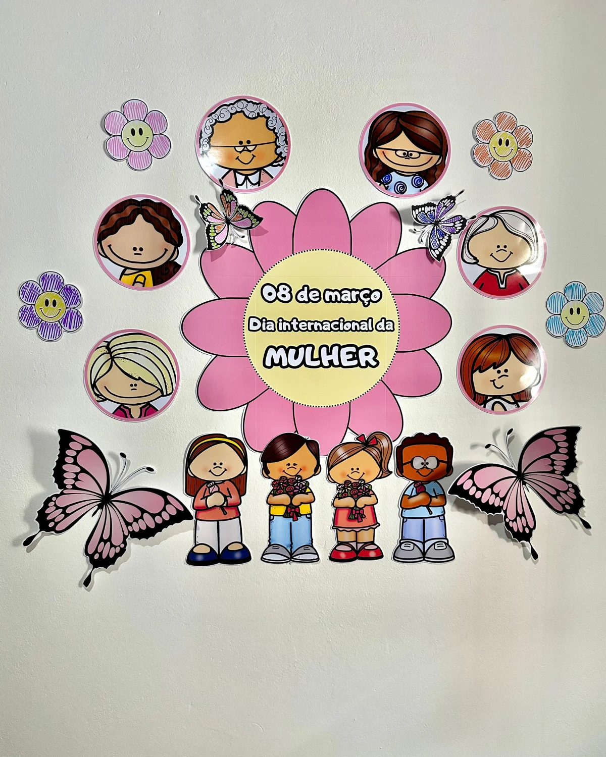 Painel Decorativo - Dia Internacional da Mulher — Alfabetização para Educação Infantil: O painel acompanha flores e…