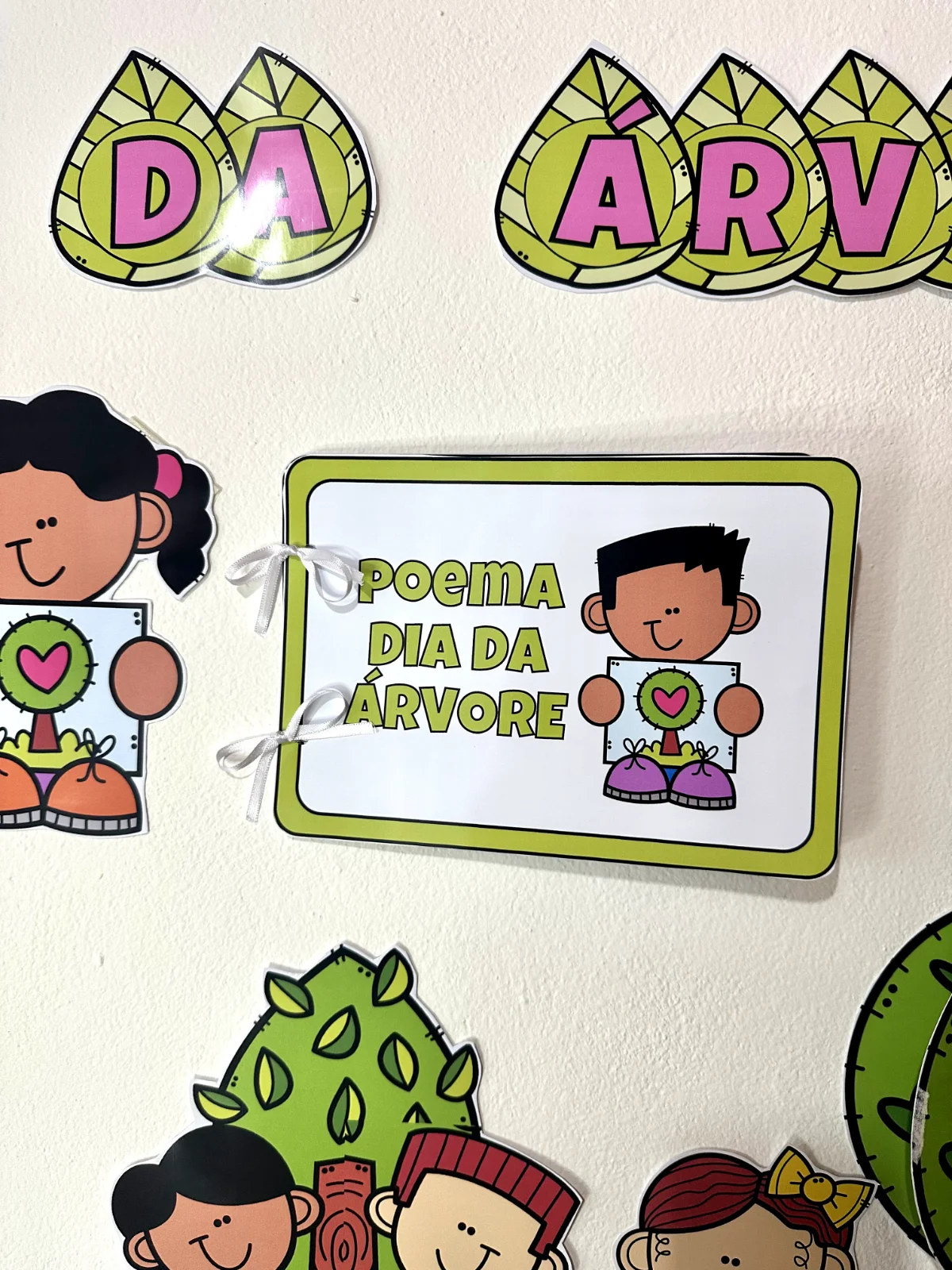 Painel dia da Árvore - 3D - Poema dia da árvore — amostra 6: Painel Diada Árvore: O arquivo inclui elementospara decoração… Painel dia da Árvore - 3D - Poema dia da árvore — amostra 6: Painel Diada Árvore: O arquivo inclui elementospara decoração…