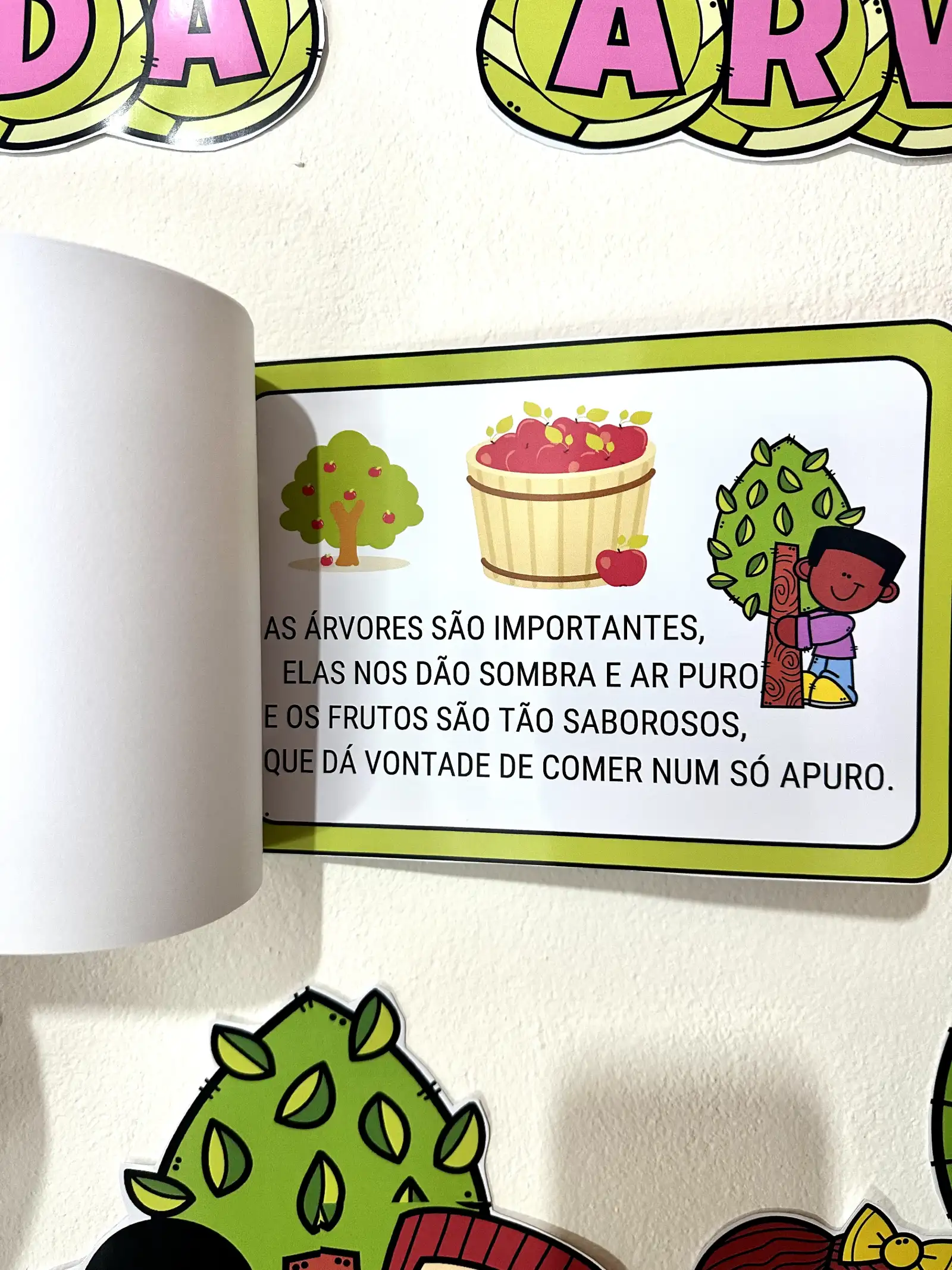 Painel Dia da Árvore — amostra 4: Painel Dia da Árvore pronto para imprimir, com elementos decorativos e poema educativo…
