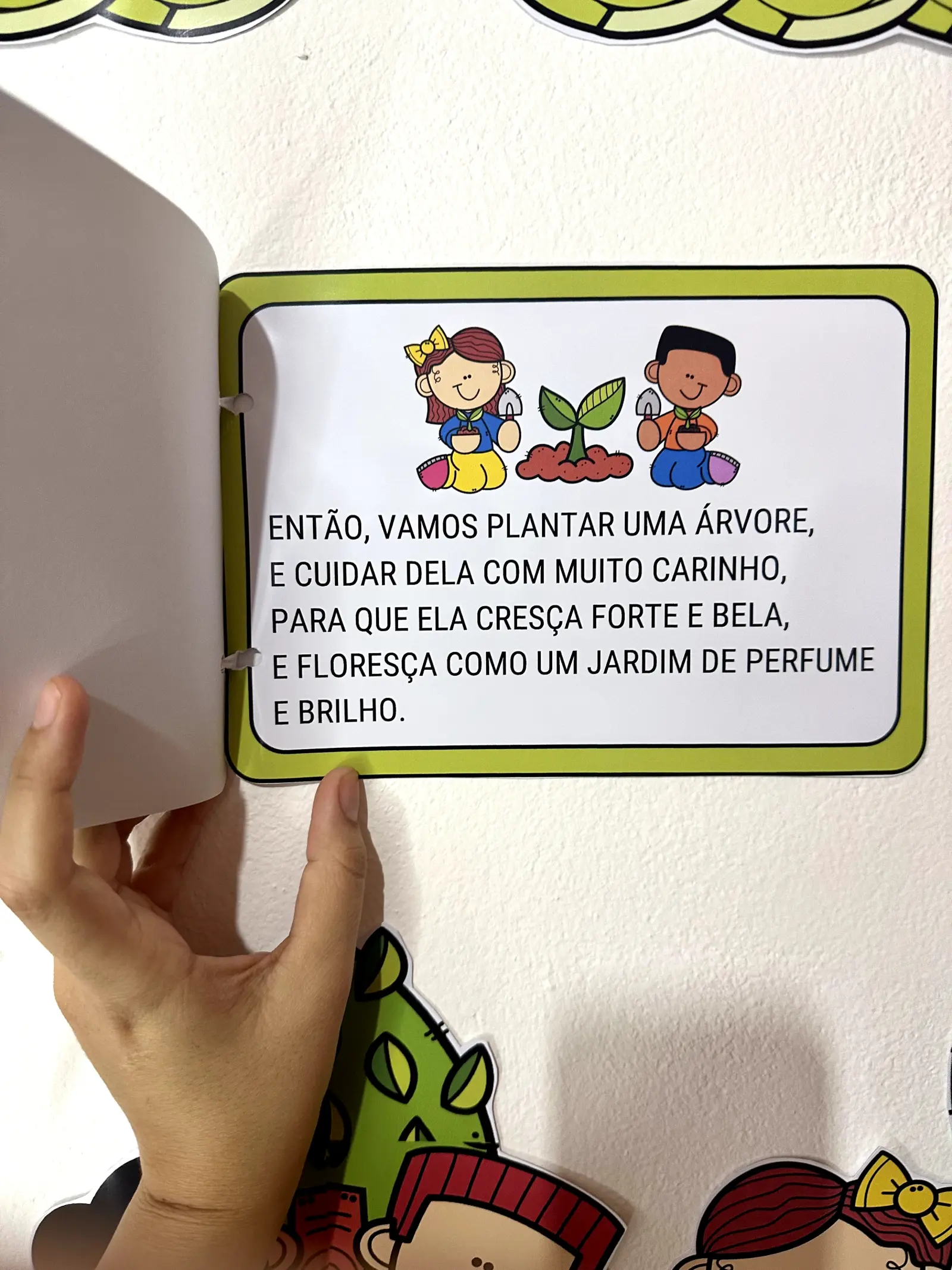 Painel Dia da Árvore — amostra 5: Painel Dia da Árvore pronto para imprimir, com elementos decorativos e poema educativo…