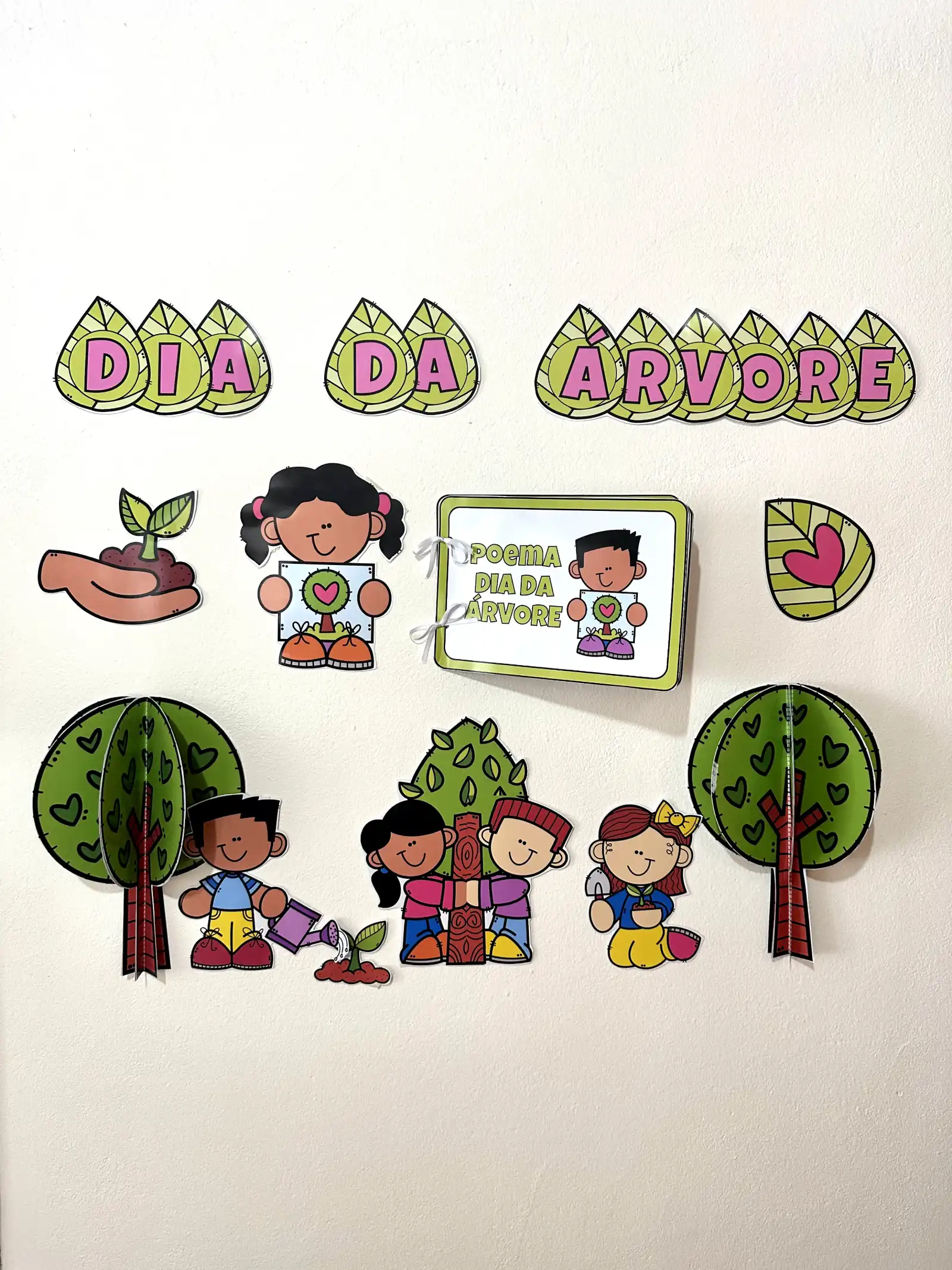 Painel Dia da Árvore — amostra 6: Painel Dia da Árvore pronto para imprimir, com elementos decorativos e poema educativo…