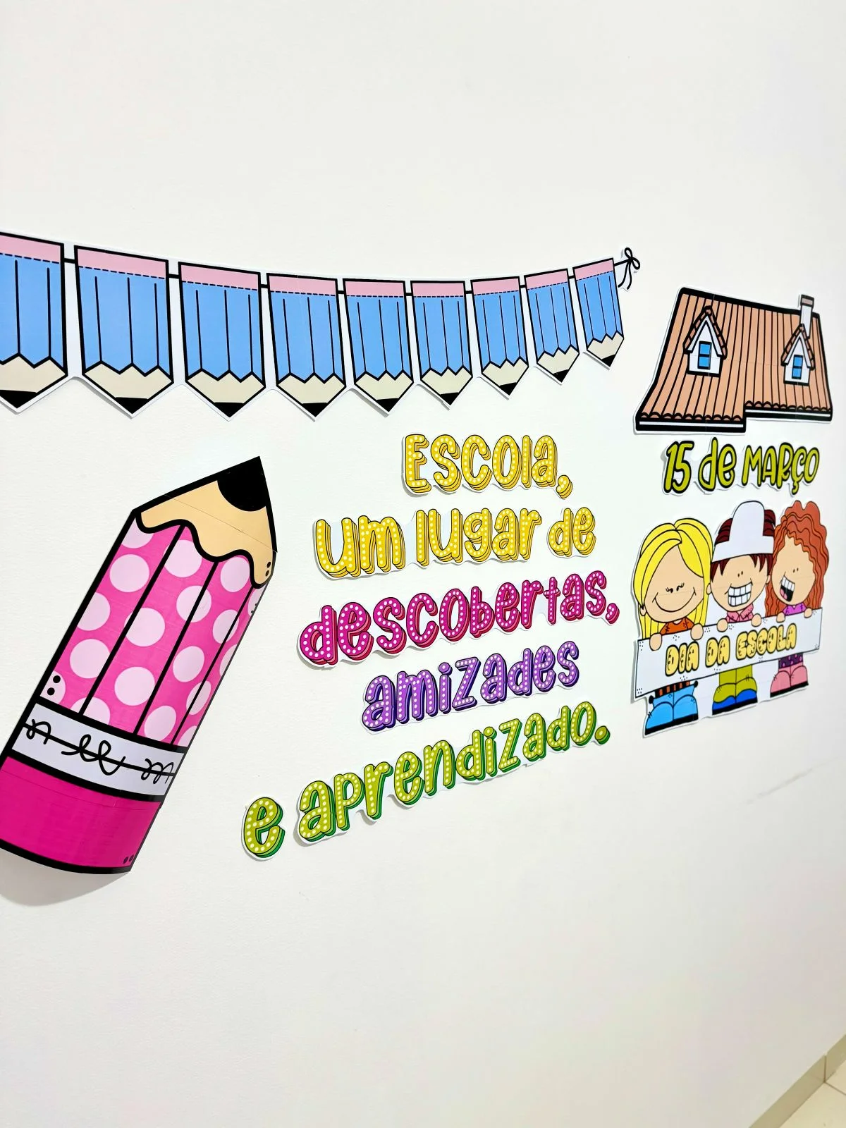 Painel – Dia da Escola | Educação Infantil e Anos Iniciais — amostra 3: Elementos ilustrados em alta qualidade Arquivo…