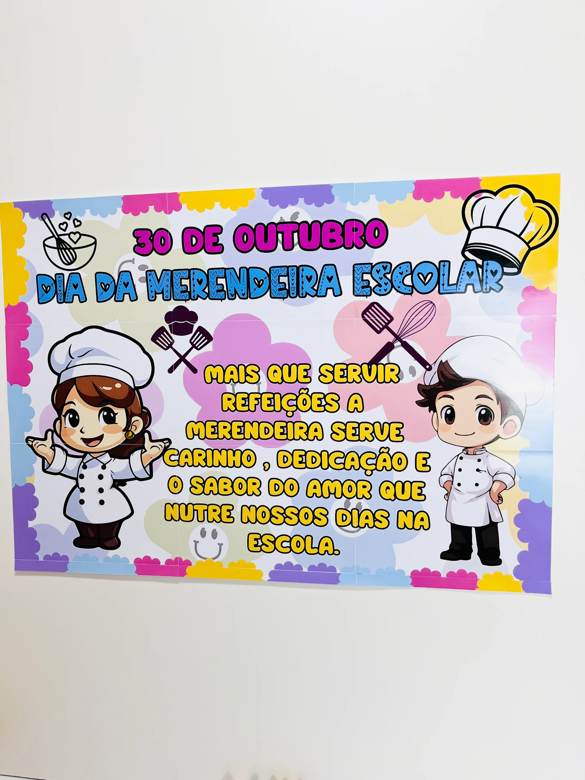 PAINEL DIA DA MERENDEIRA ESCOLAR – LÚDICA - ANOS INICIAIS E INFANTIL — amostra 6: No dia 30 de outubro, Dia da Merendeira…