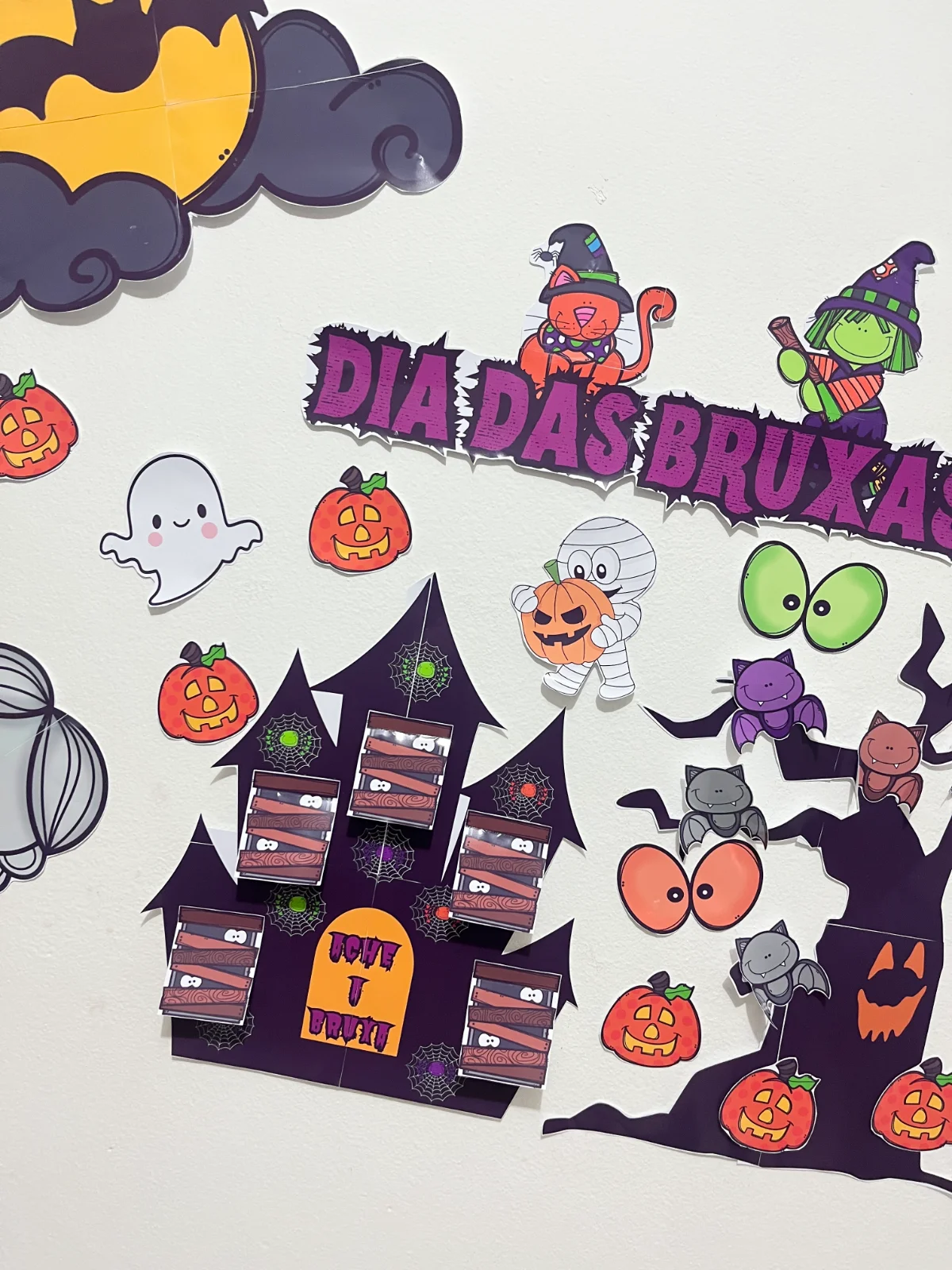 🧙‍♀️🎃Painel dia das bruxas - ATIVIDADE LÚDICA — amostra 4: 🎃Castelo com janelinhas para acharem a bruxa que está perdida…