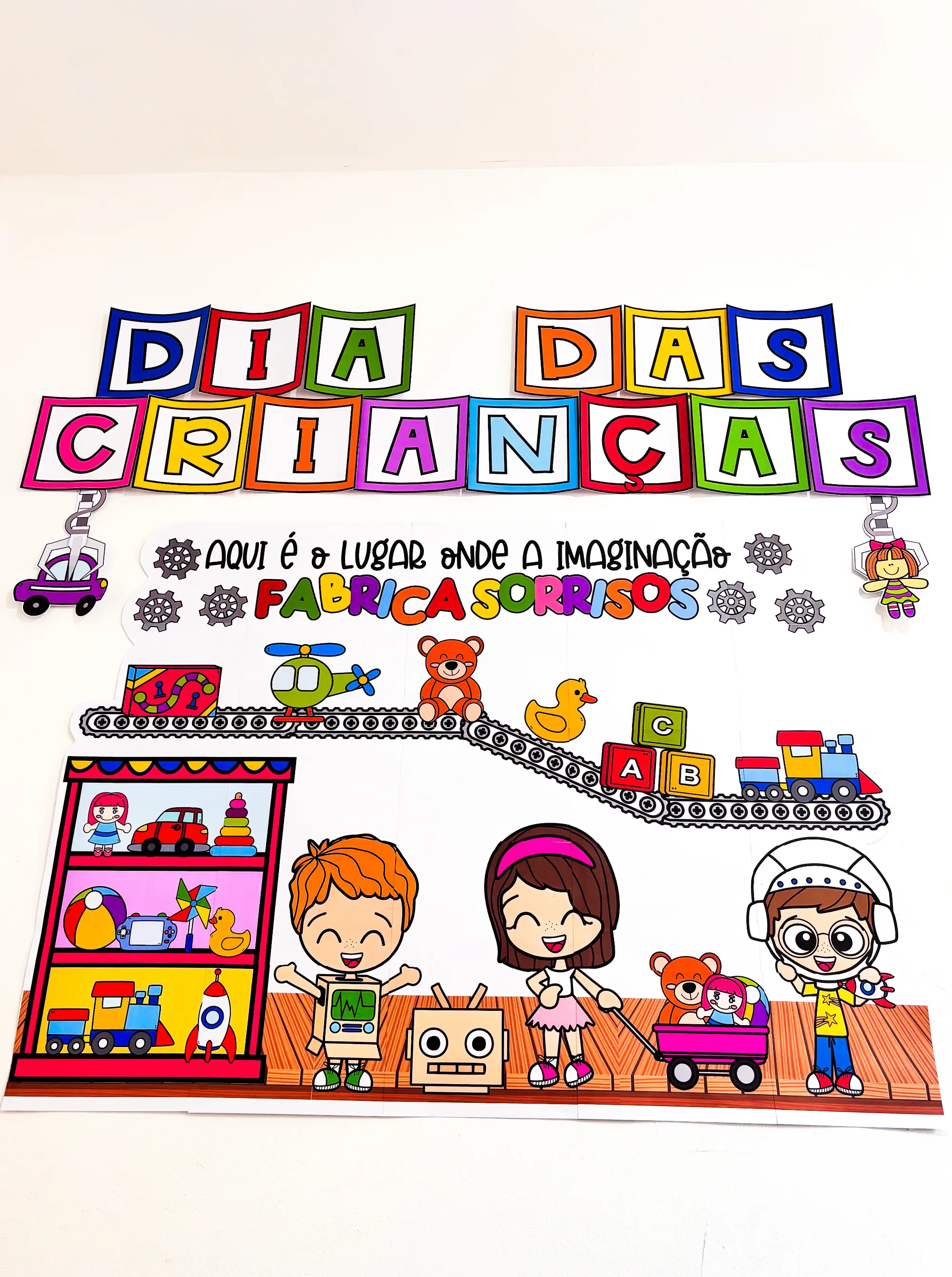 Painel Dia das Crianças: Fábrica de Sorrisos — amostra 5: Painel do Dia das Crianças em PDF tema Fábrica de Brinquedos