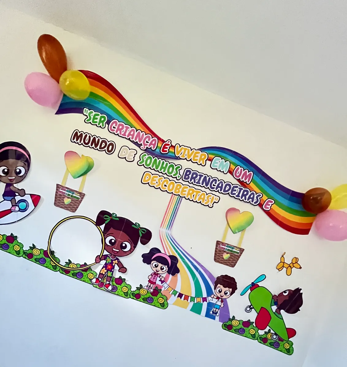 Painel Dia das Crianças para decorar a escola — amostra 2: Lindo painel ampliado para decoração escolar e para deixar a…