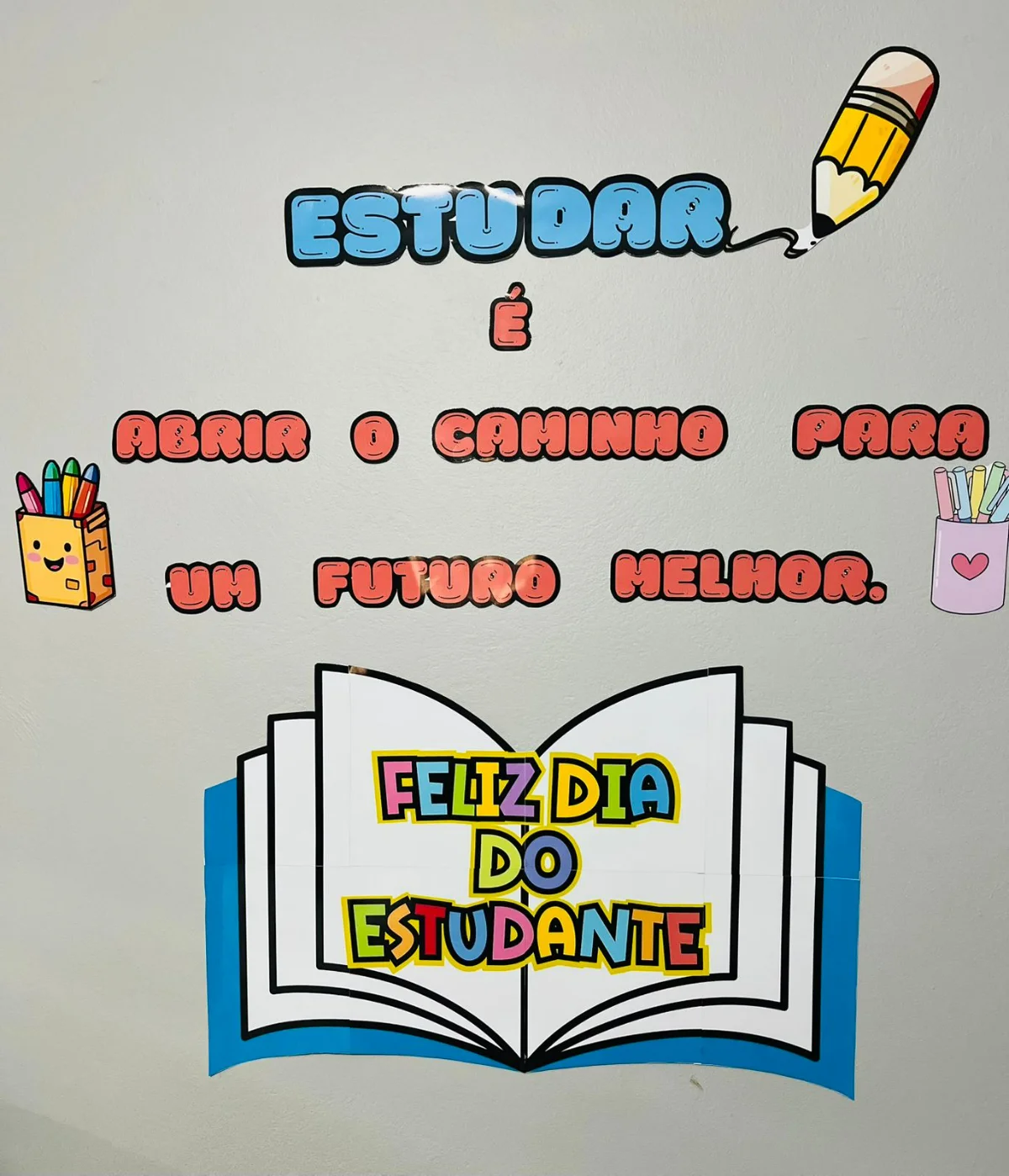 PAINEL DIA DO ESTUDANTE - PLR (Revenda) — amostra 1: Celebre o Dia do Estudante com um painel criativo e encantador,… PAINEL DIA DO ESTUDANTE - PLR (Revenda) — amostra 1: Celebre o Dia do Estudante com um painel criativo e encantador,…