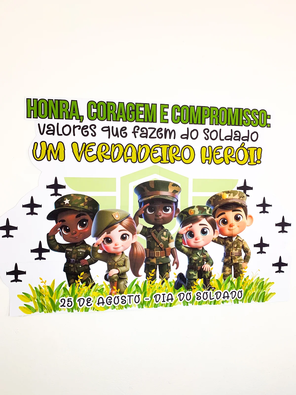Painel Dia do Soldado - Honra, Coragem e Compromisso — amostra 2: Honra, coragem e compromisso: três palavras que valem uma…