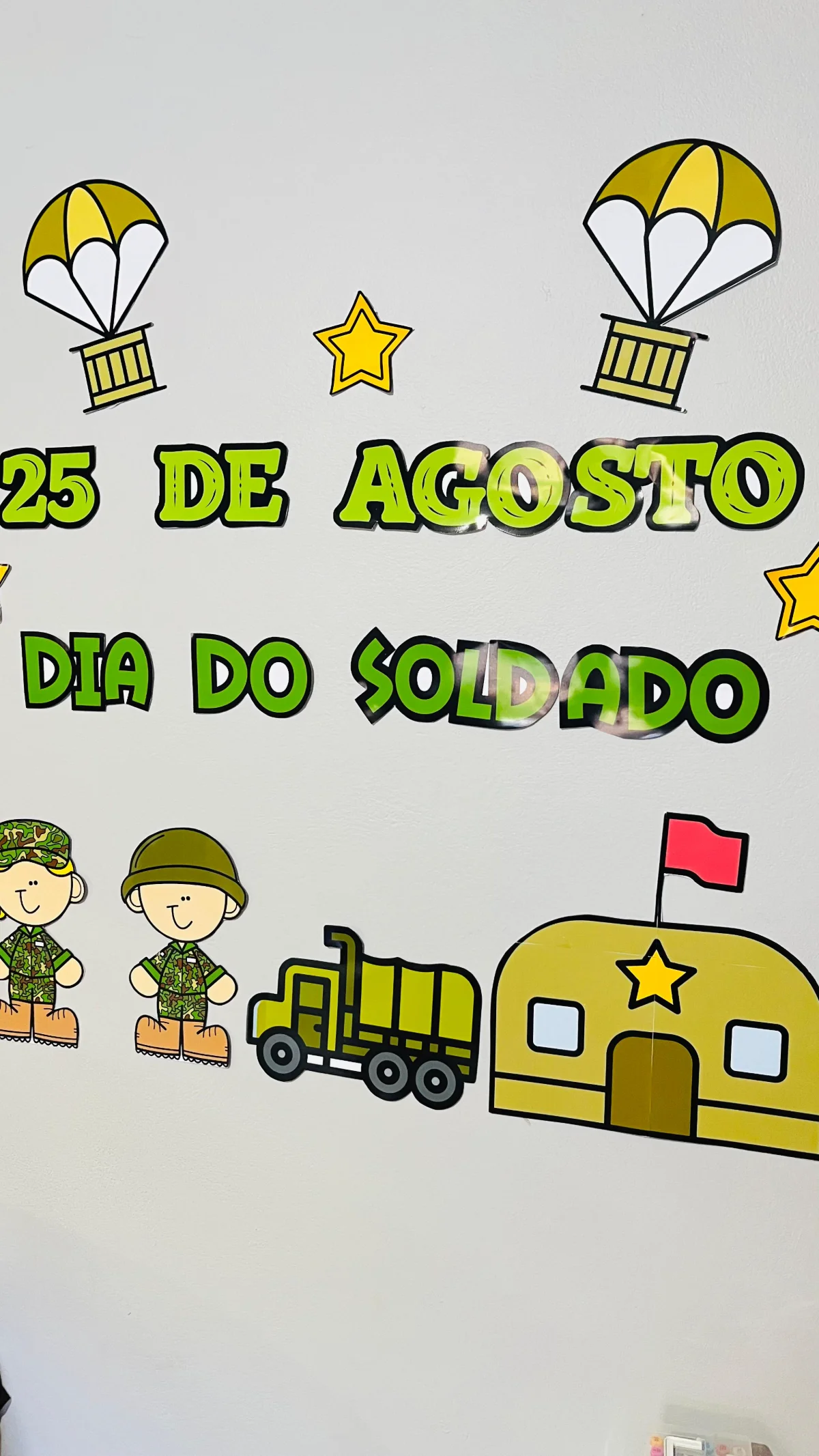 Painel dia do Soldado – Material Pedagógico — amostra 3: Painel Dia do Soldado Vamos homenagear quem protege a pátria com…