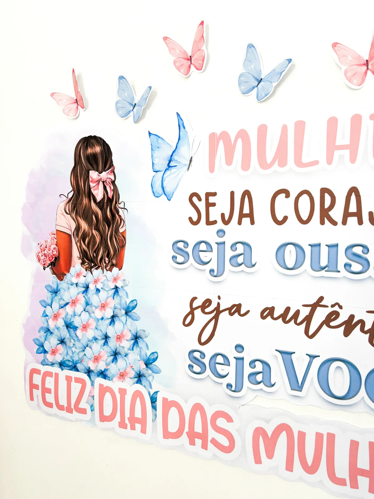 Painel Dia Internacional da Mulher - Tema Mulher Autêntica — amostra 4: Não é sobre decorar a escola Painel Dia Internacional da Mulher - Tema Mulher Autêntica — amostra 4: Não é sobre decorar a escola