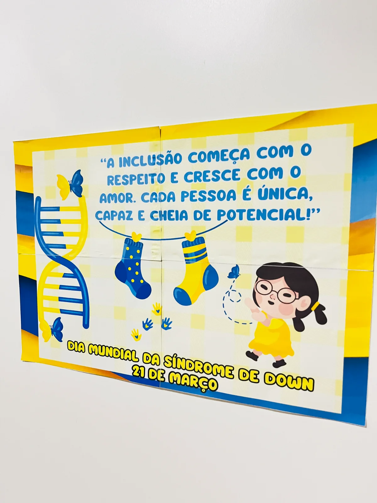 PAINEL DIA MUNDIAL DA SÍNDROME DE DOWN – 21 DE MARÇO — amostra 5: “A inclusão começa com o respeito e cresce com o amor PAINEL DIA MUNDIAL DA SÍNDROME DE DOWN – 21 DE MARÇO — amostra 5: “A inclusão começa com o respeito e cresce com o amor