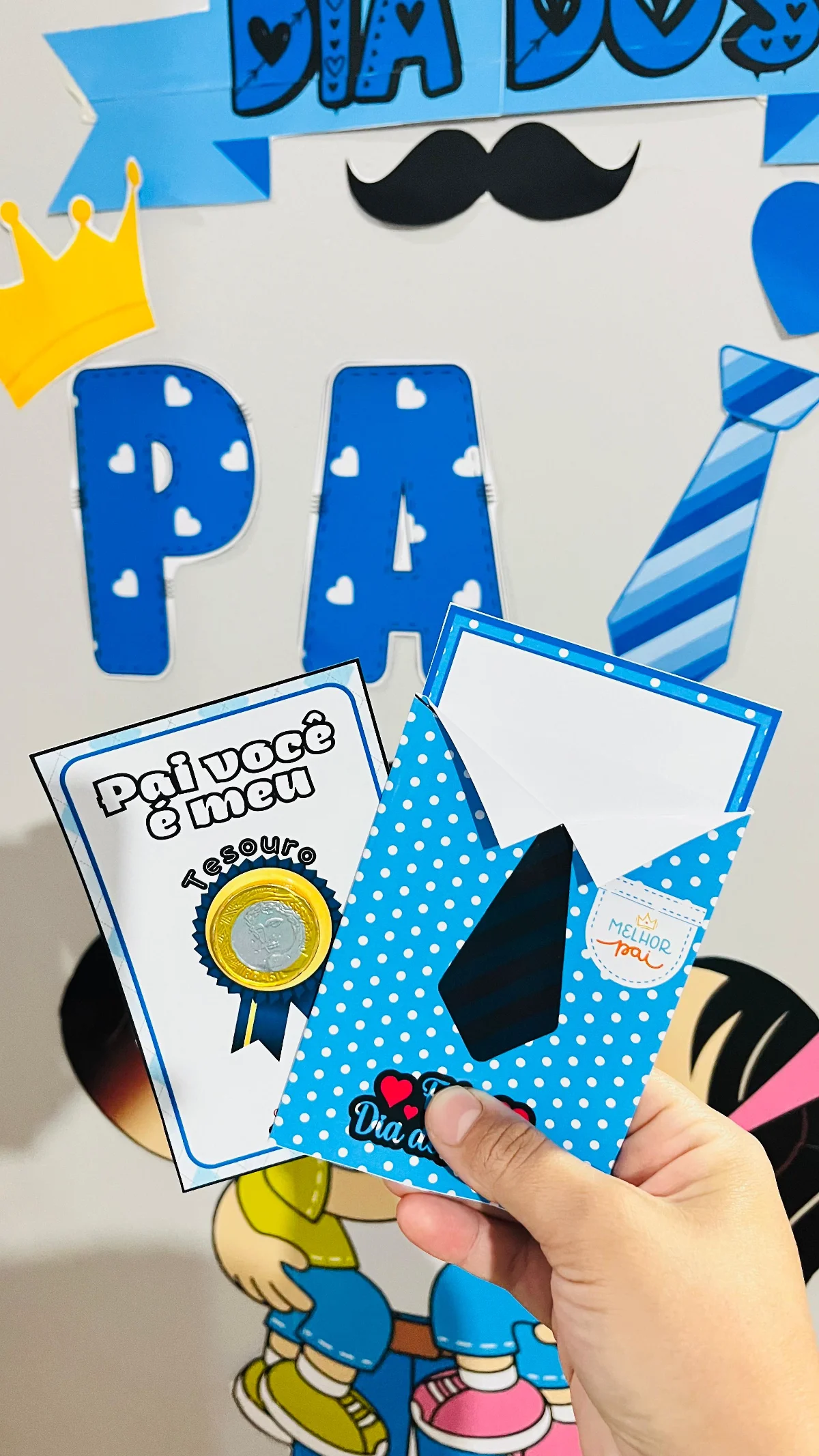 💙👨👧👦 Painel e 2 Cartões para o Dia dos Pais 👨👦💙 — amostra 6: Prepare uma homenagem inesquecível para o Dia dos… 💙👨👧👦 Painel e 2 Cartões para o Dia dos Pais 👨👦💙 — amostra 6: Prepare uma homenagem inesquecível para o Dia dos…