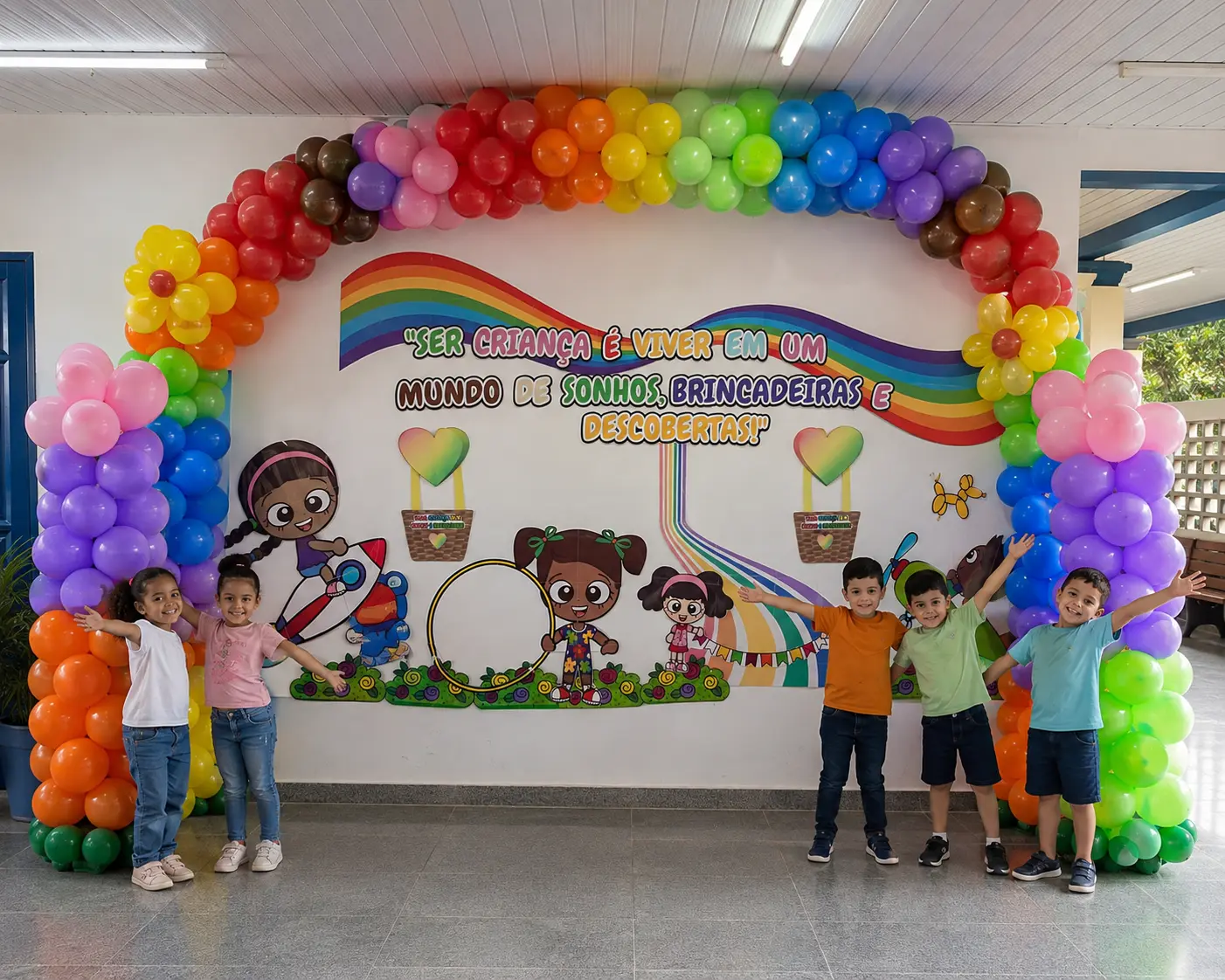 Painel e Molde Balão Dia das Crianças - Decoração de Sala — amostra 1: Molde de balão com corações para montar painel…