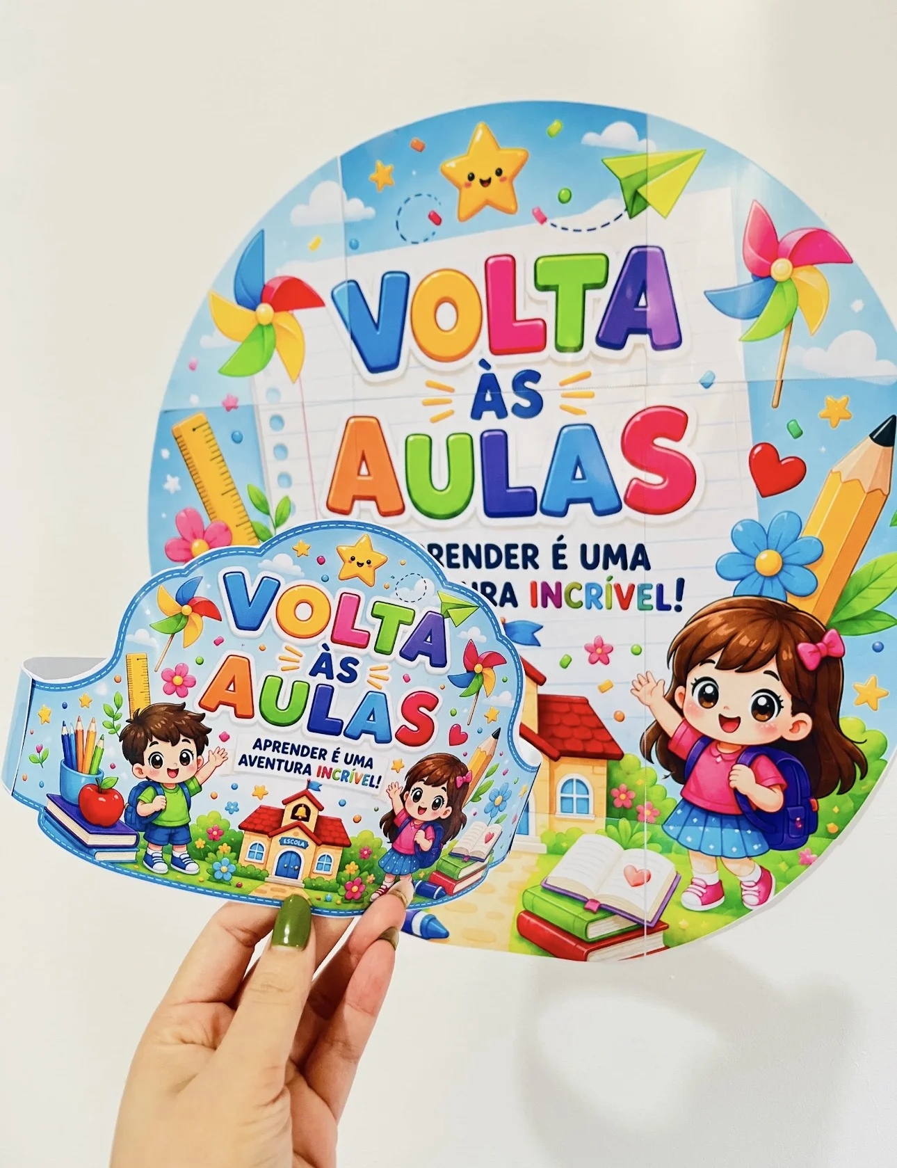 Painel + lembrancinha volta às aulas — amostra 3: 🎒 KIT VOLTA ÀS AULAS — RECEBA SEUS ALUNOS COM MUITO CARINHO