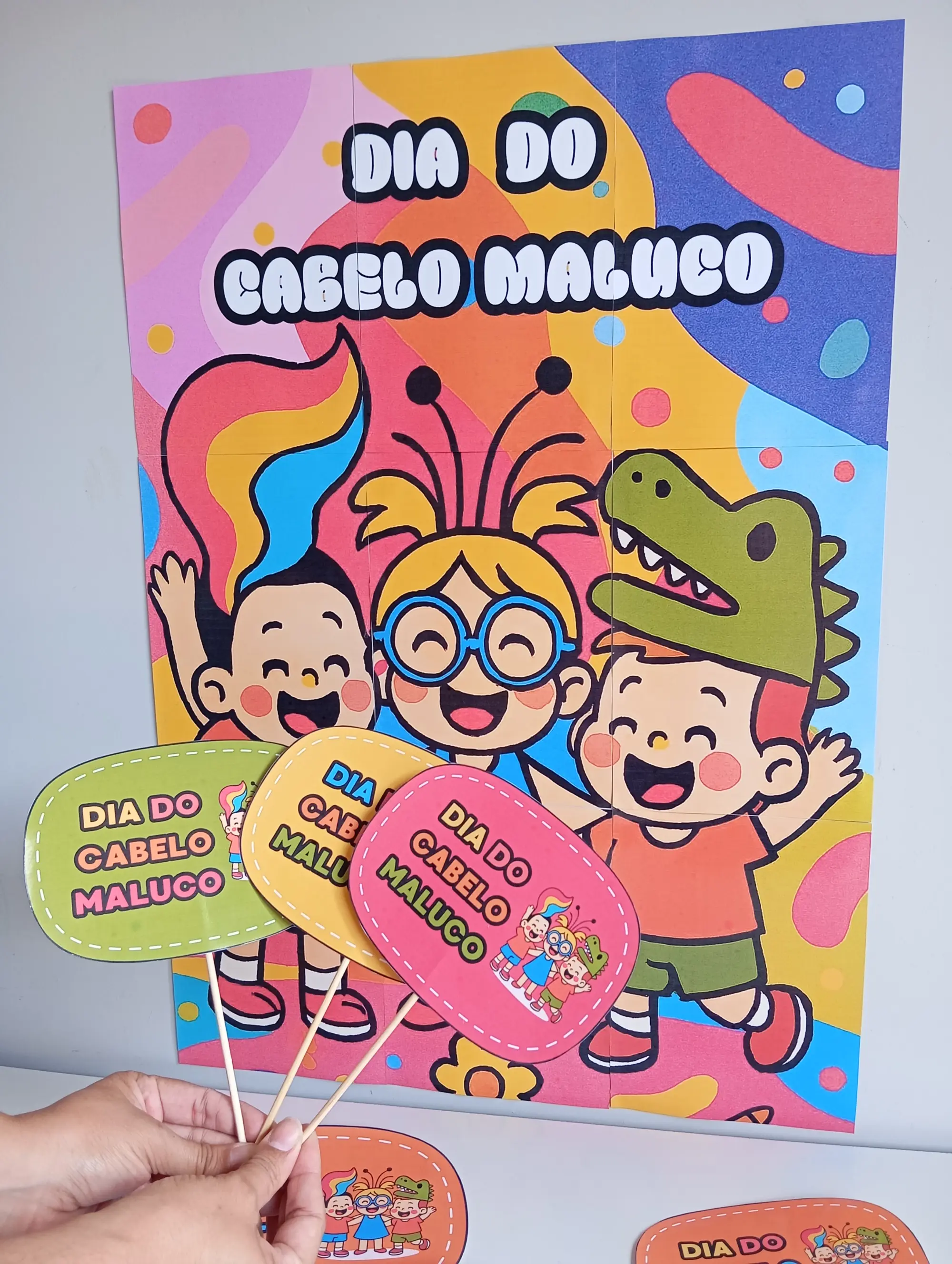 🎨 Painel + Plaquinhas do Dia do Cabelo Maluco ✂️ — amostra 1: ✅ Painel colorido para decorar a sala ou mural; ✅ Plaquinhas…