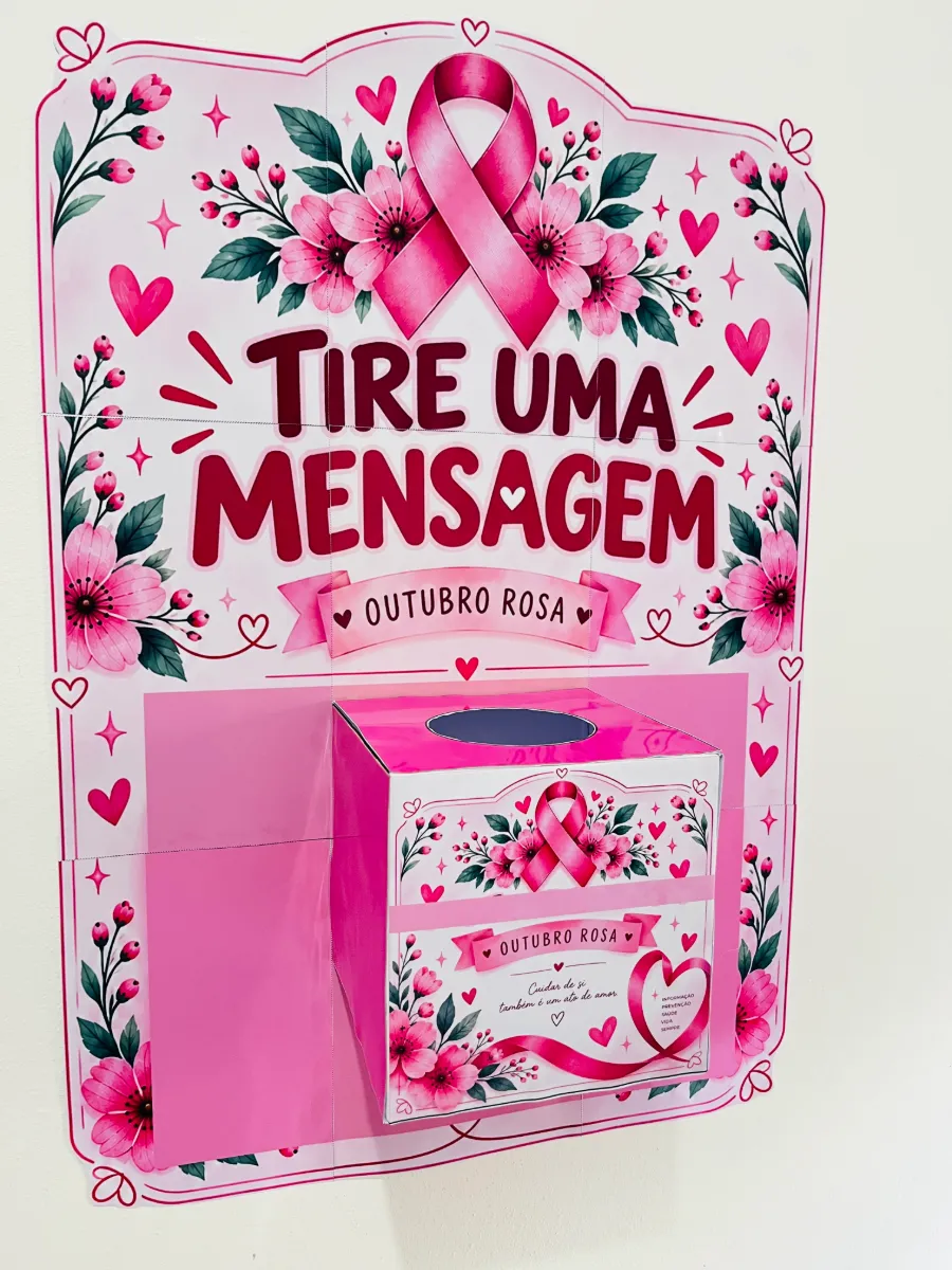 Painel “Tire uma Mensagem” – Outubro Rosa — amostra 3: Painel interativo de Outubro Rosa com caixa para retirar mensagens…