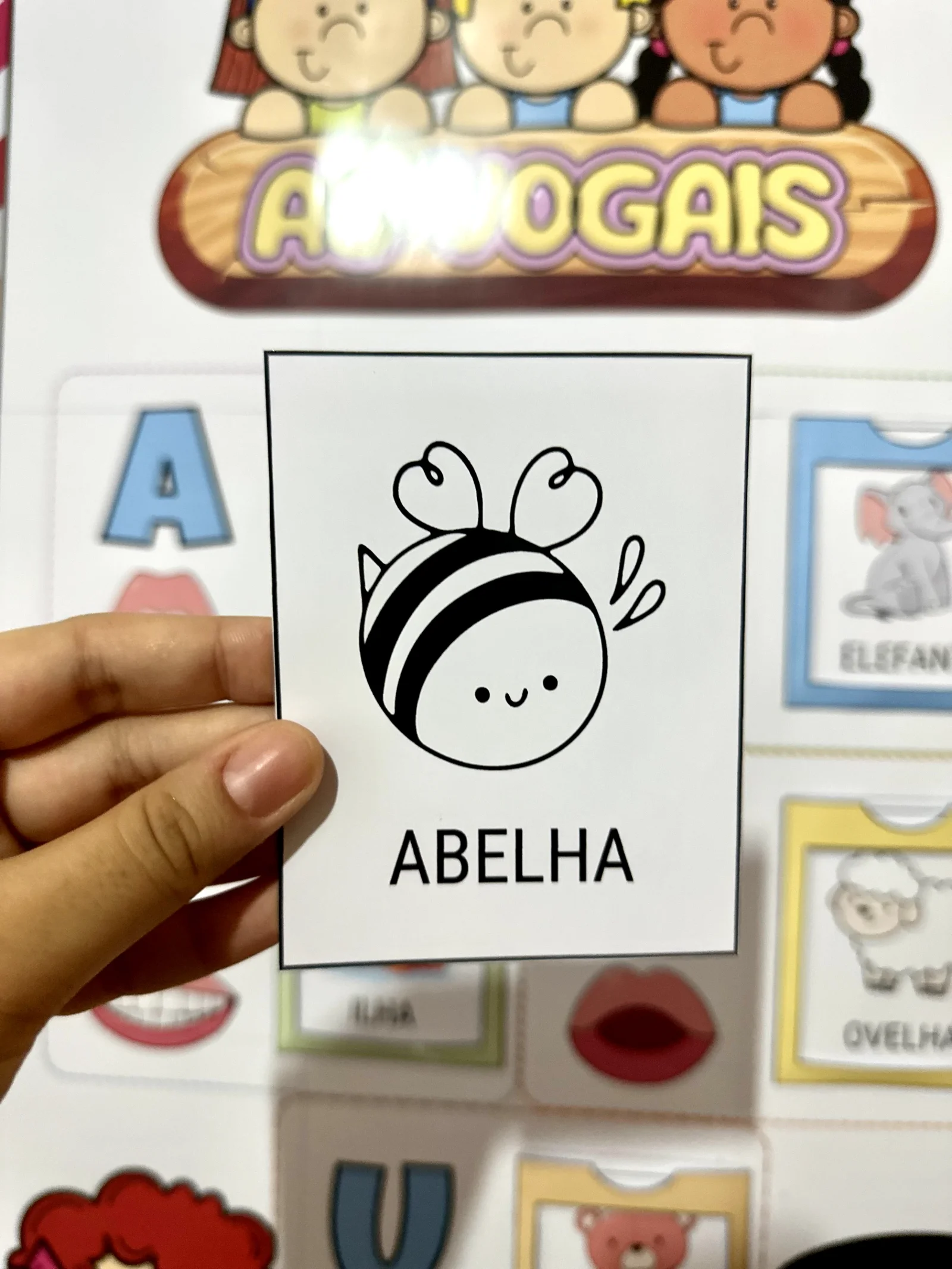 Painel Vogais | Educação Infantil e Alfabetização — amostra 1: O que vem no material