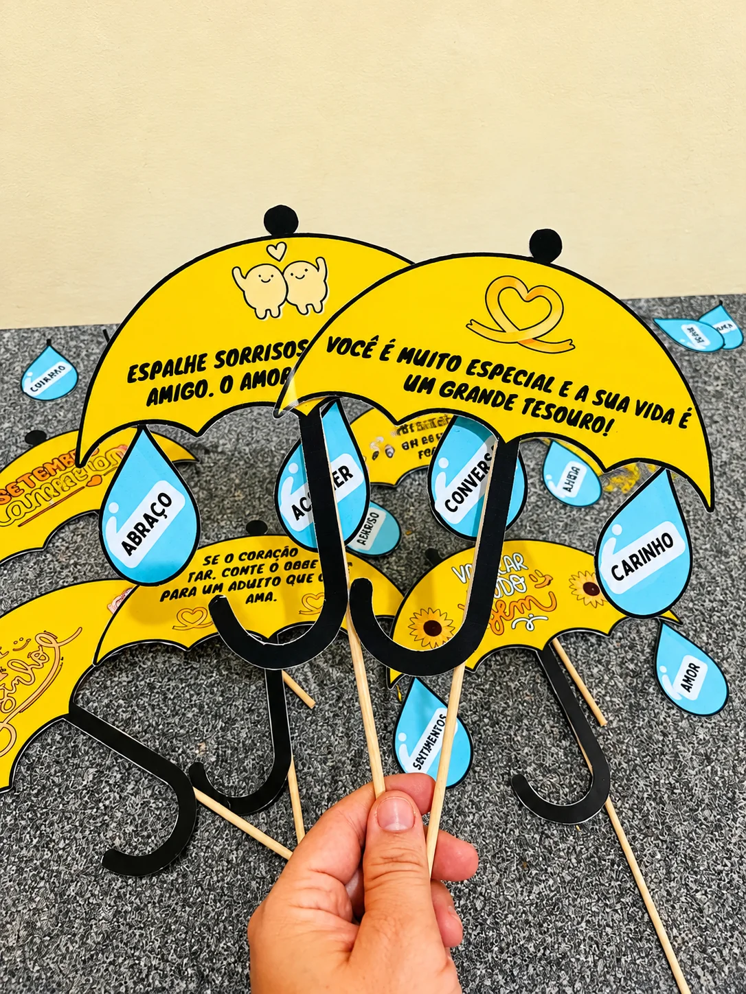 Palitoches Setembro Amarelo 💛 — amostra 1: PALITOCHE SETEMBRO AMARELO Uma proposta lúdica, criativa e cheia de significado…