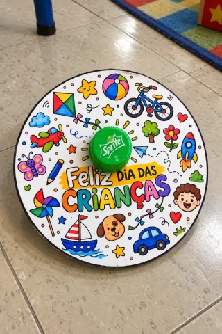Pião Dia das Crianças para Imprimir e Colorir – Molde A4 — amostra 4: Molde de pião para o Dia das Crianças, com versões…