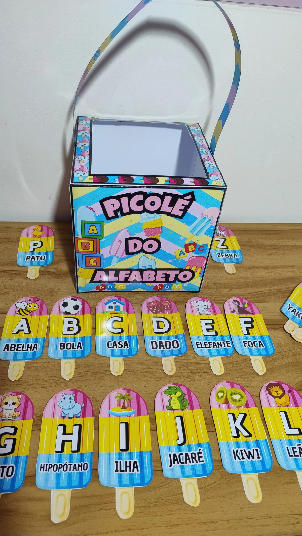 Picolé do Alfabeto – Material Pedagógico — amostra 1: O que vem no material