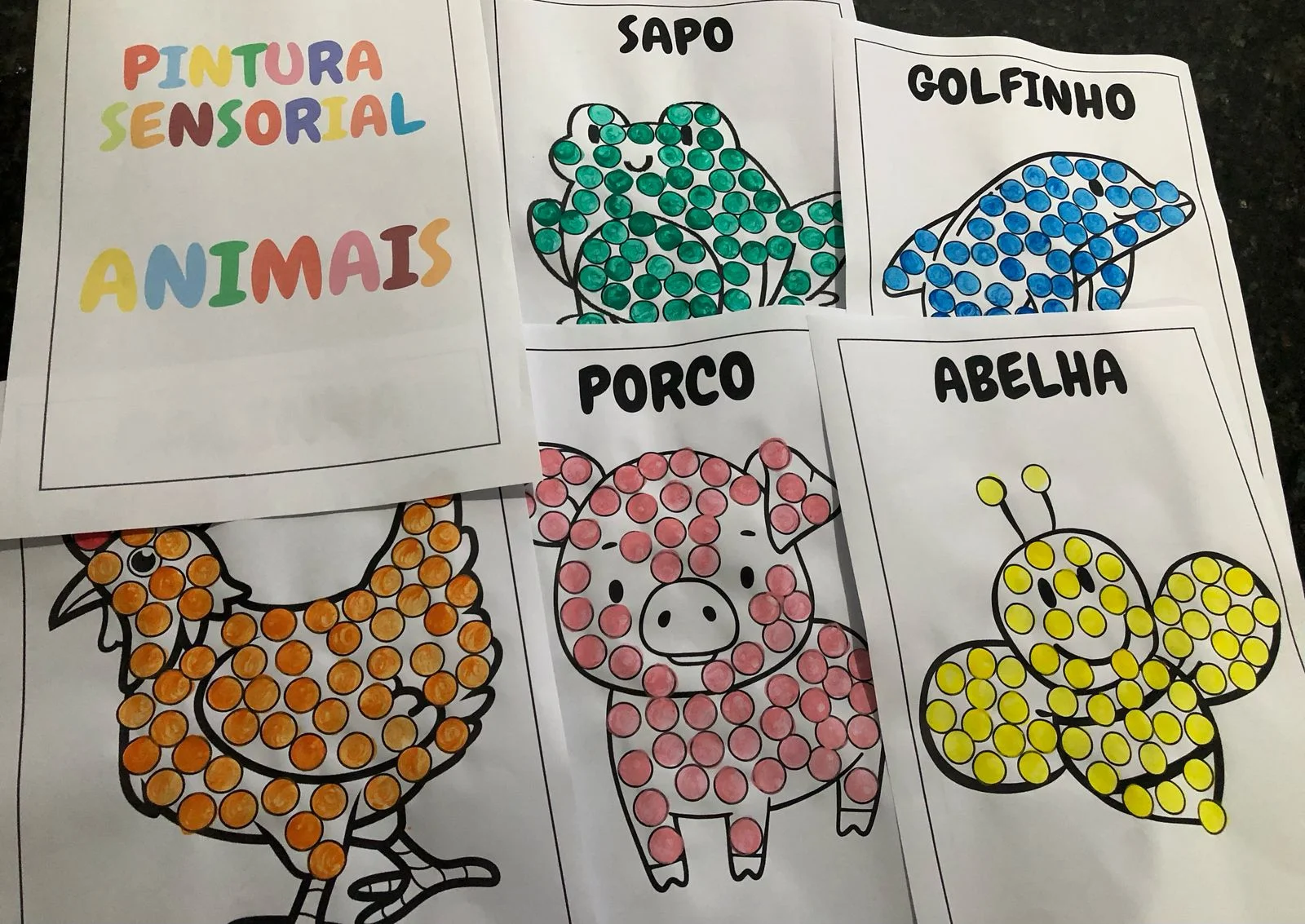 Pintura Sensorial: Atividades Lúdicas para Explorar Cores e Texturas — amostra 4: Atividade de pintura sensorial com moldes…