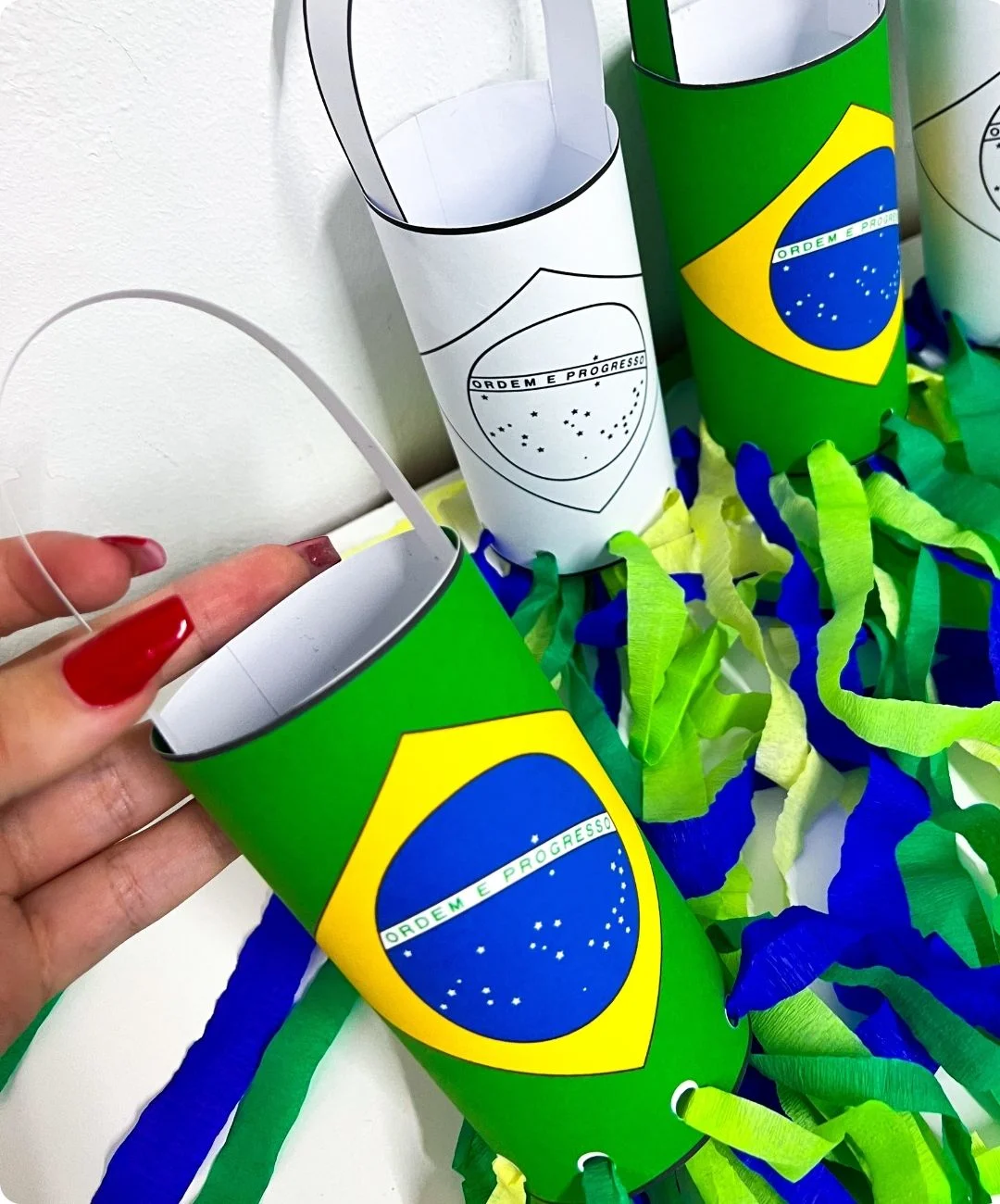 Pipa de mão da Copa do Mundo para imprimir — Educação Infantil — amostra 3: O que está disponível no PDF